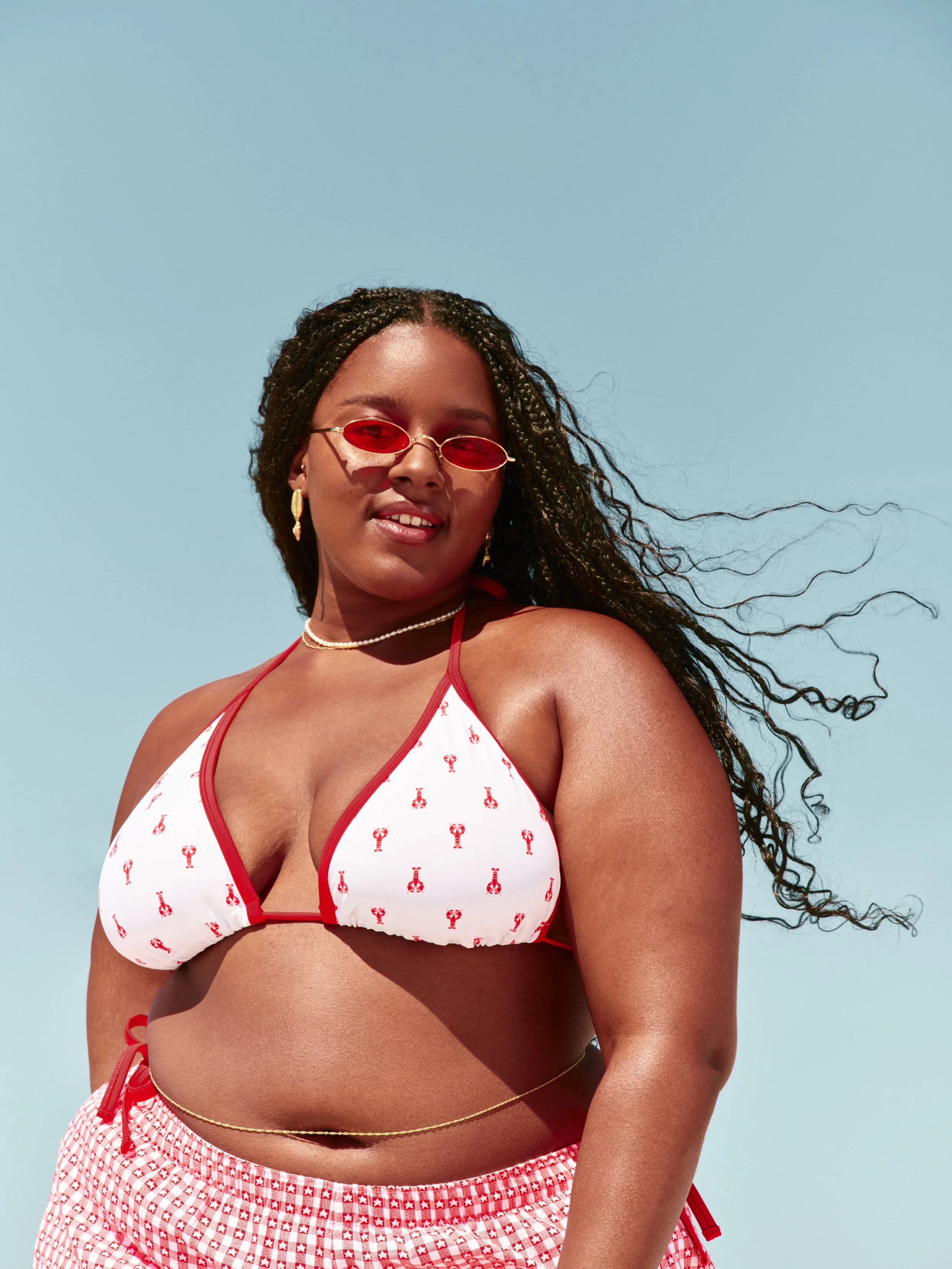 HOLLISTER_2025_SUM1_EDITORIAL_SUMMER_BEACH_SHOP_WOMENS_D2_LOOK2_1389.jpeg