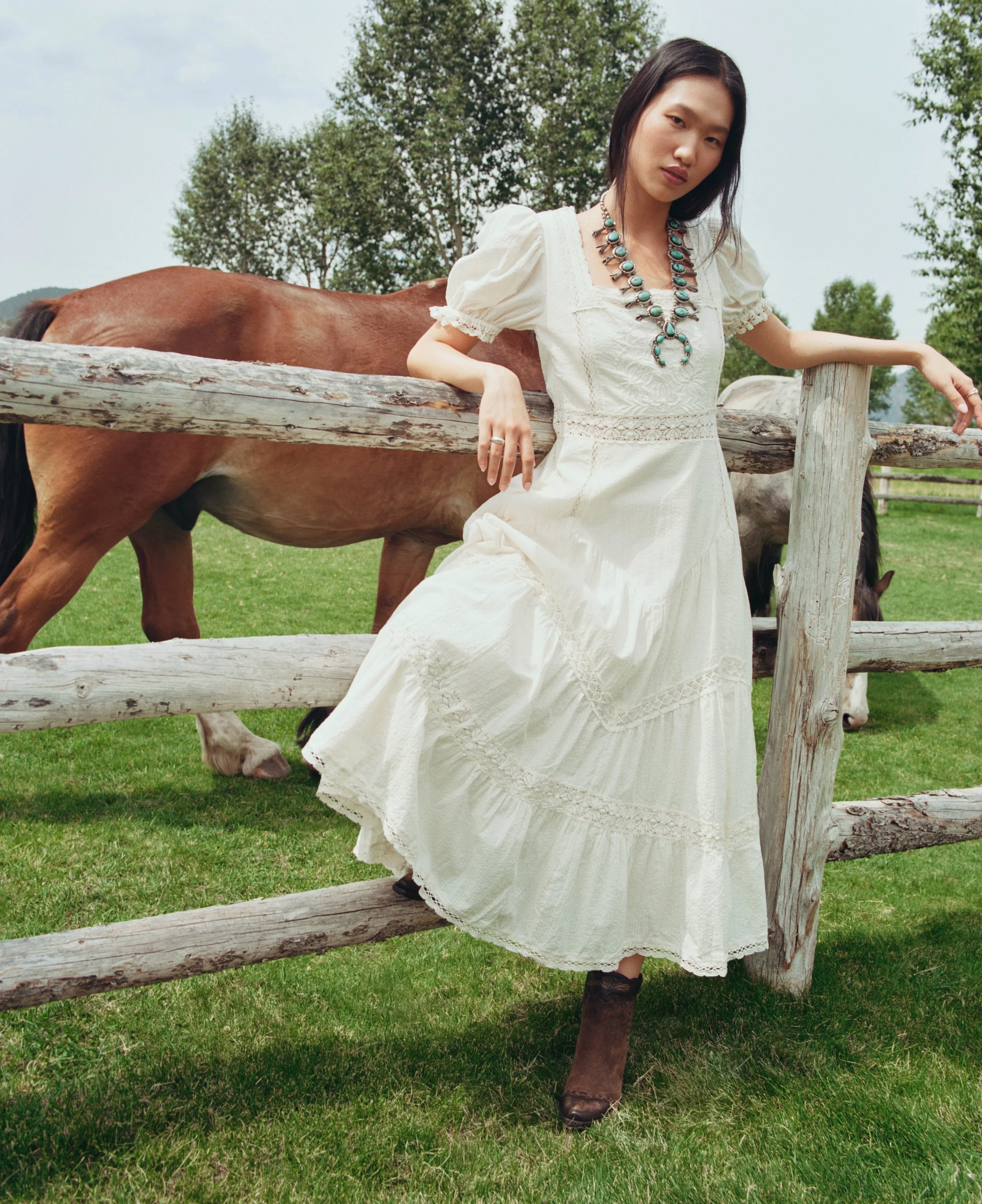 ANF_HOLIDAY_1_2025_CAMPAIGN_KEMO_SABE_WOMENS_D3_LOOK2_1461 (1).jpeg