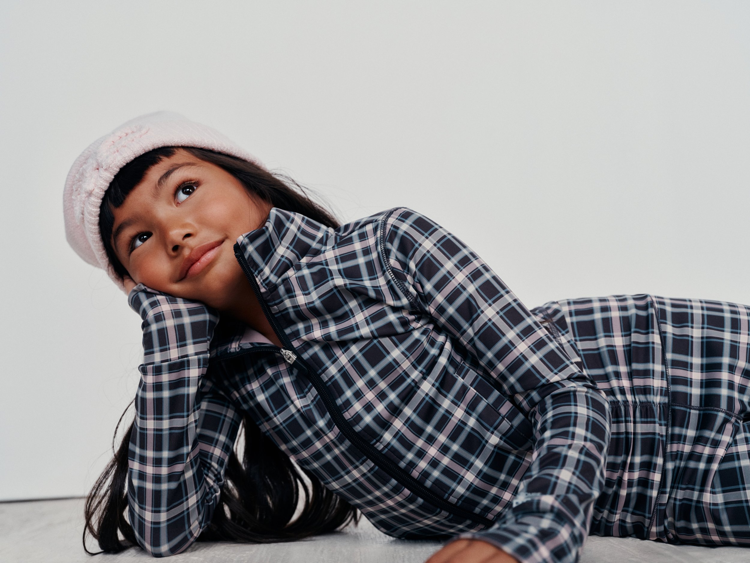 AFKIDS_HOL1_2025_G_CAMPAIGN_FLEECE_GIRLS_D1_LOOK5_00296-4096x4096.jpeg