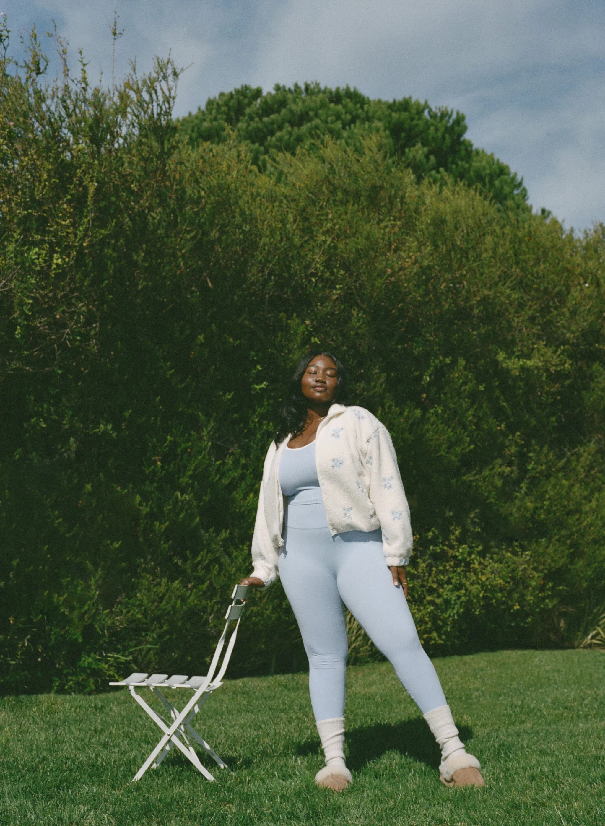 HOLLISTER_2024_SPR1_EDITORIAL_SOFT_SWEET_AND_SPORTY_WOMENS_D2_LOOK6_FILM_58019-3B-0010.jpg