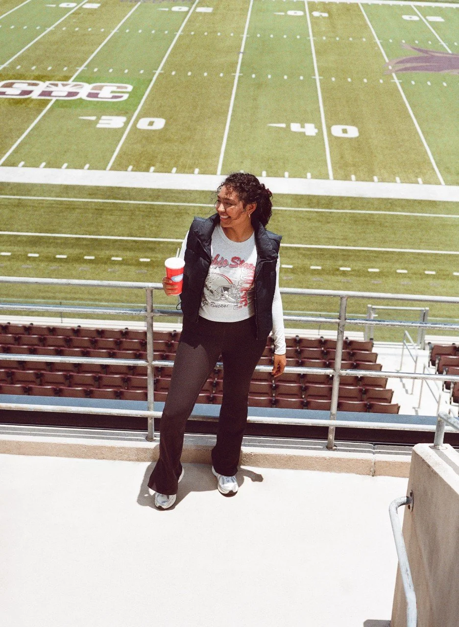 HOLLISTER_FALL_2024_FALL_2_GILLY_COLLEGIATE_WOMENS_D10_LOOK6_FILM_16810005-1280x1280.jpeg