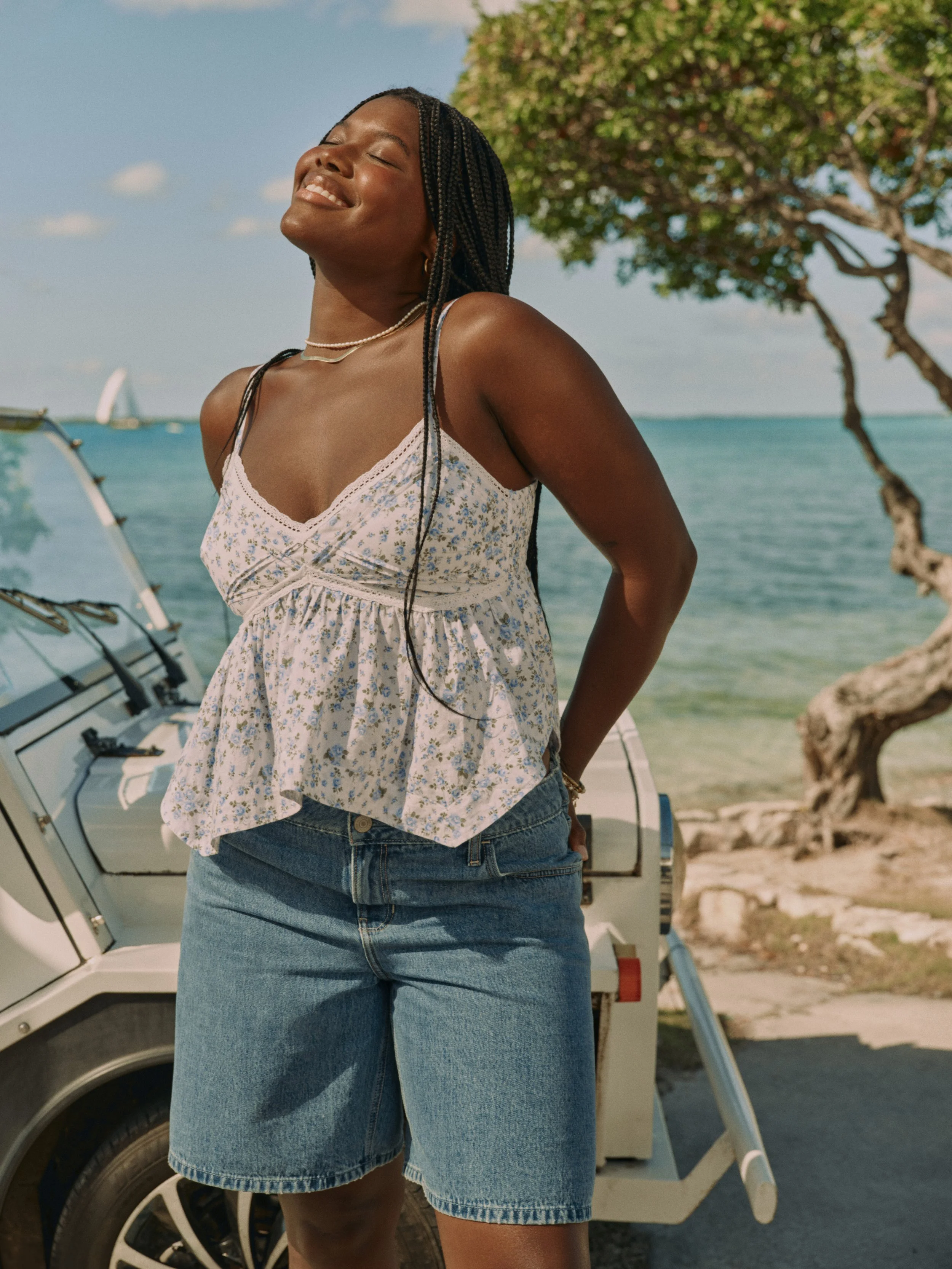 HOLLISTER_2024_SPR1_EDITORIAL_SPRING_BREAK_OUTFITTING_WOMENS_D4_LOOK8_097.jpeg