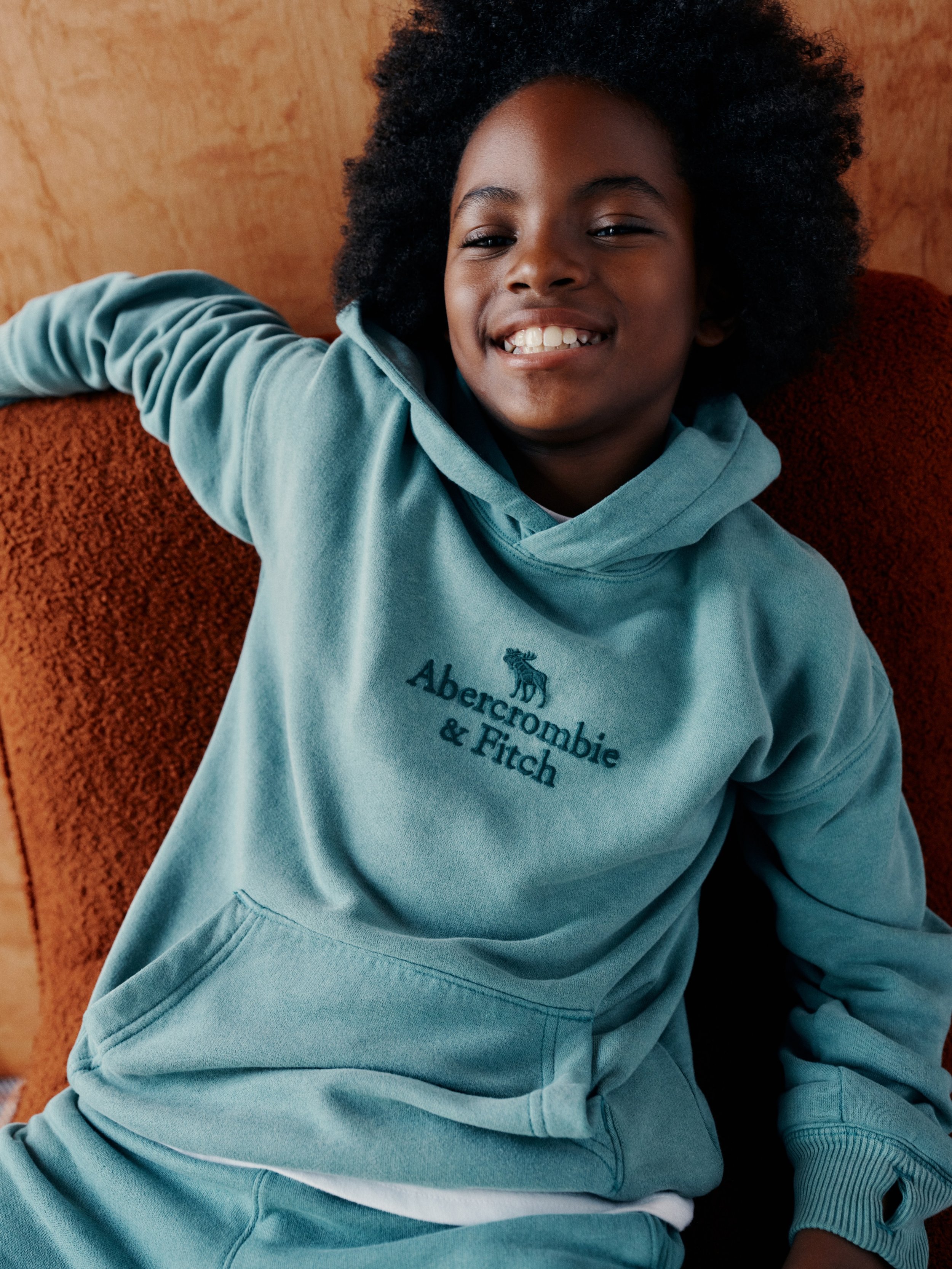 AFKIDS_HOL1_2025_B_CAMPAIGN_FLEECE_BOYS_D1_LOOK3_00345-4096x4096.jpeg