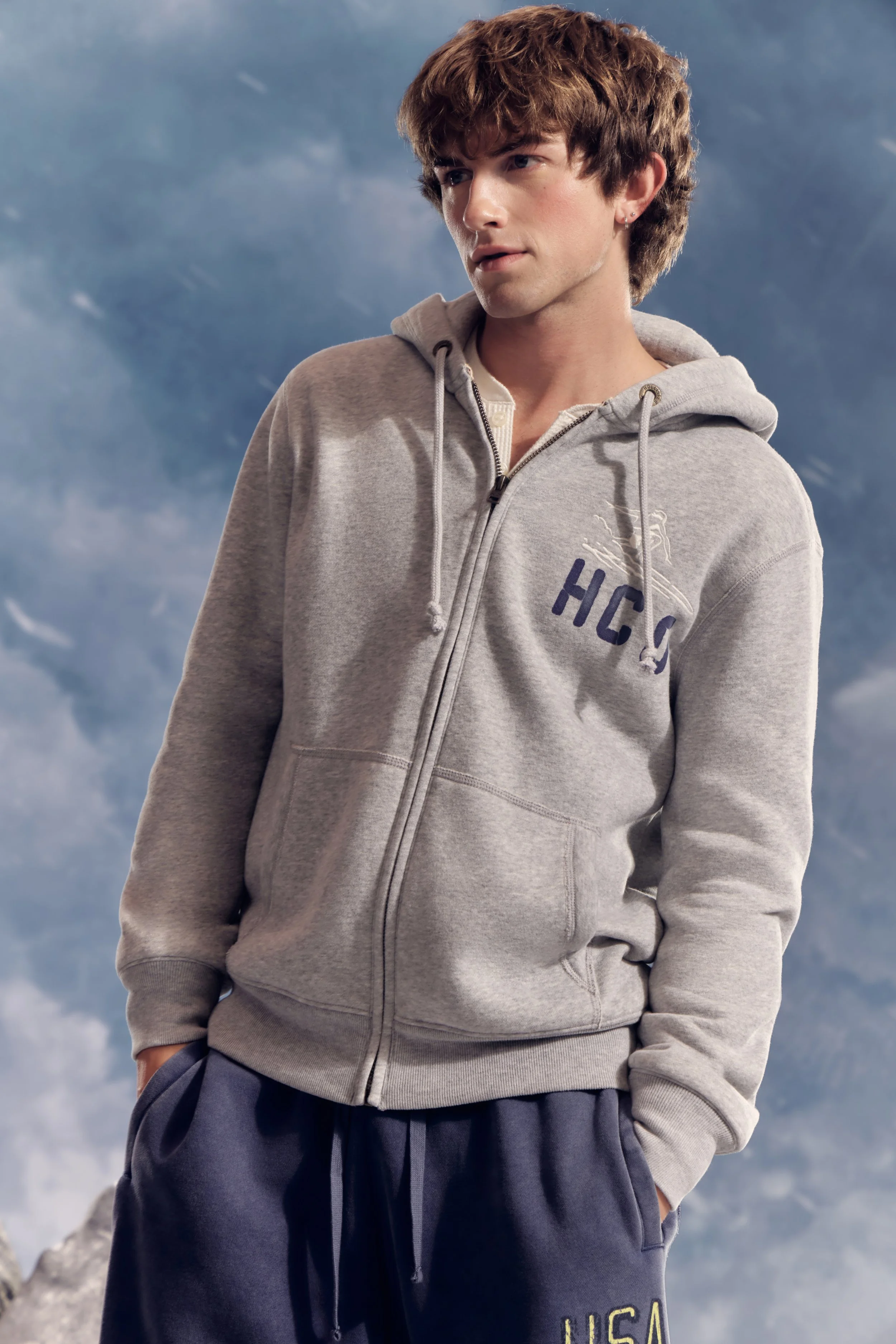 HOLLISTER_2025_HOL2_TUNDRA_NOV_WK_2_MENS_D4_LOOK3_0990.jpeg