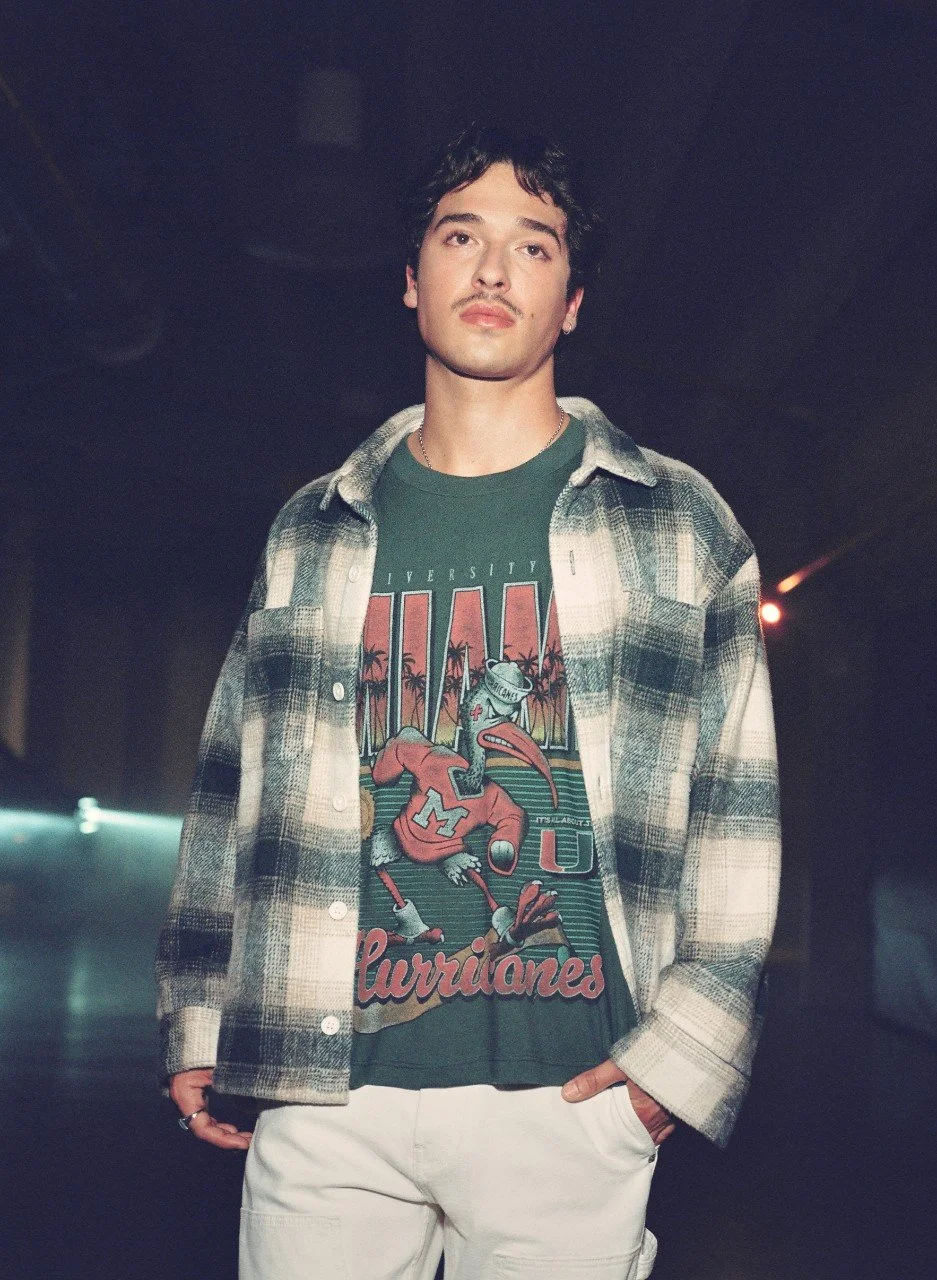 HOLLISTER_2024_FALL_2_GRAPHICS_NA_GAME_DAY_MENS_D2_LOOK2_FILM_16850015-1280x1280.jpeg