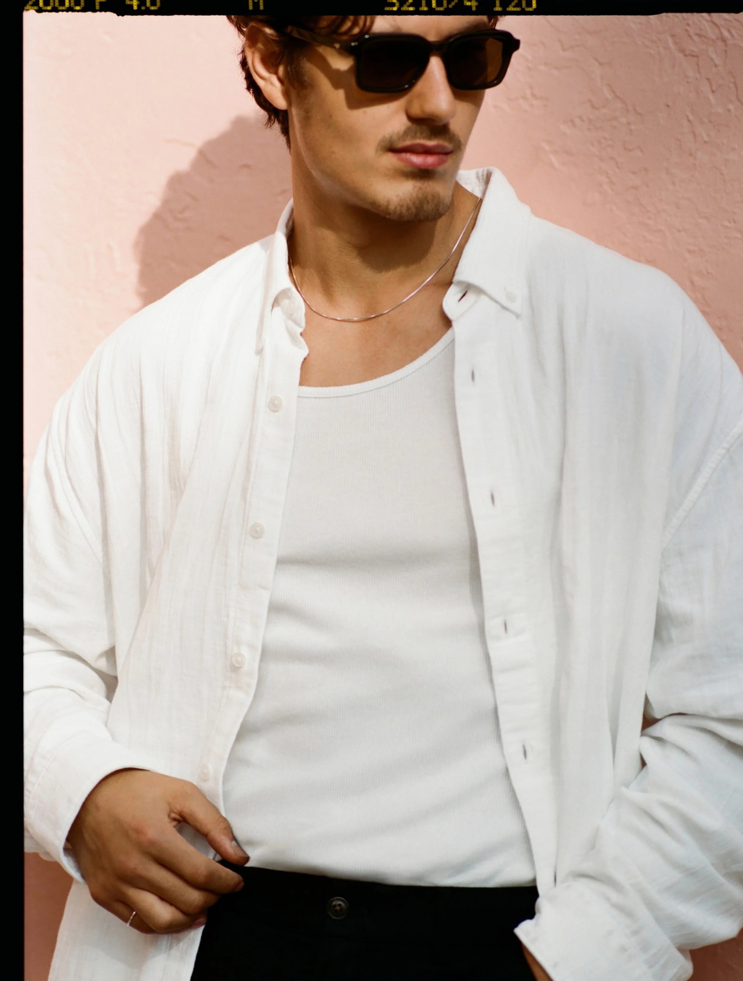 ANF_SPRING_2_2025_CAMPAIGN_COLLARS_AND_WOVEN_SHIRTS_MENS_D2_LOOK5_FILM_252700480003_20241205.jpeg