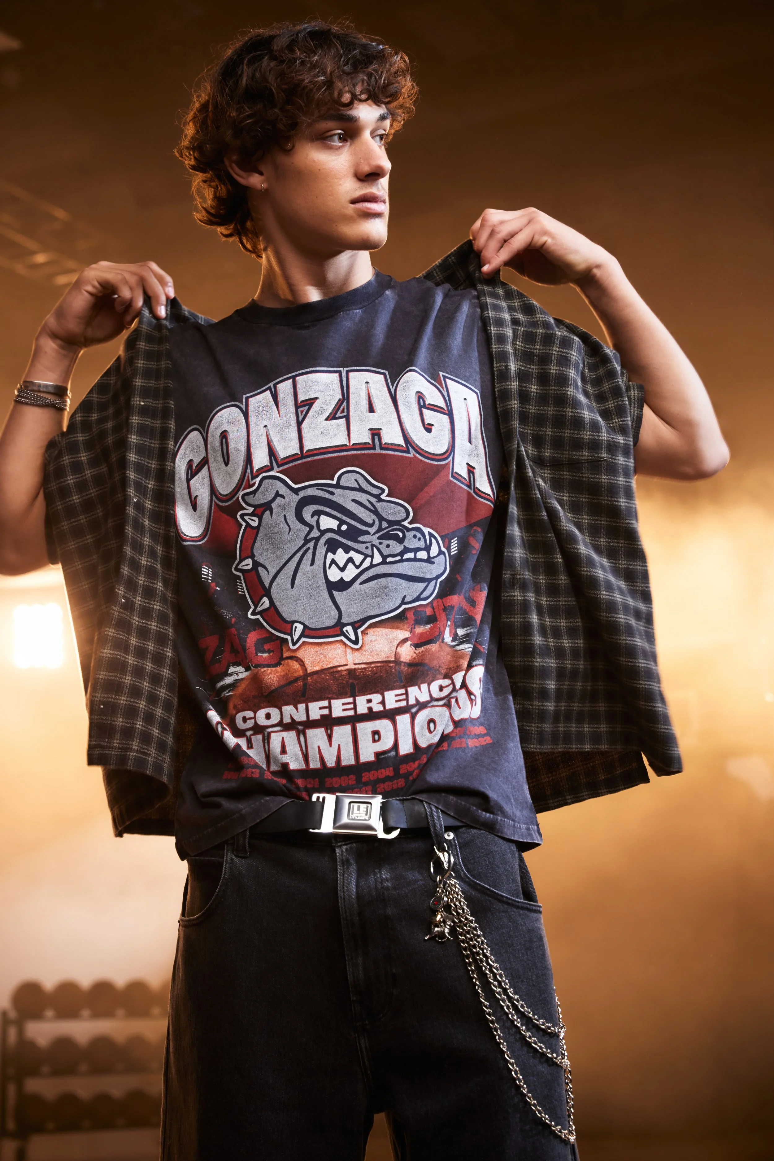 HOLLISTER_2025_SPR2_EDITORIAL_COLLEGIATE_MENS_D2_LOOK10_3206.jpeg