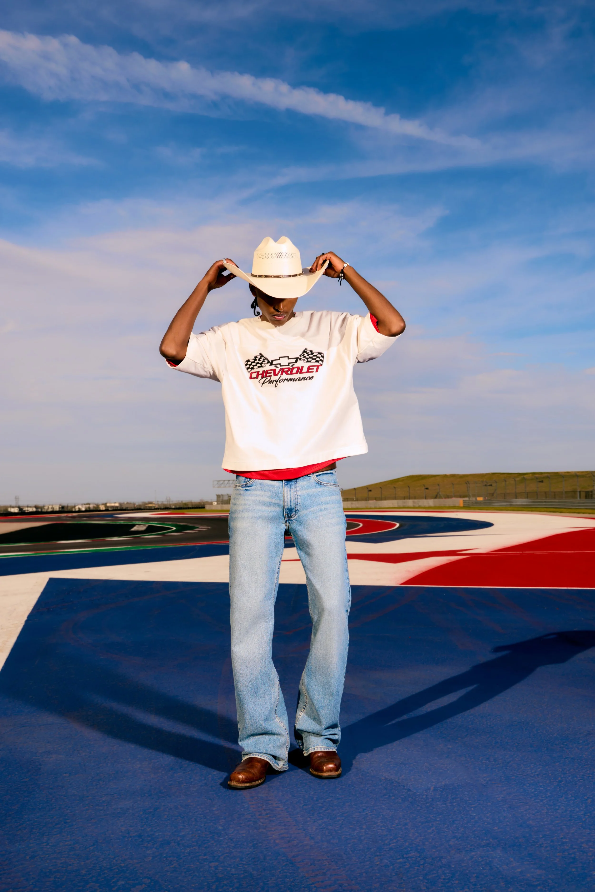 HOLLISTER_2025_SUM2_EDITORIAL_GRAPHICS_SHOP_REFRESH_MENS_D1_LOOK4_5361.jpeg