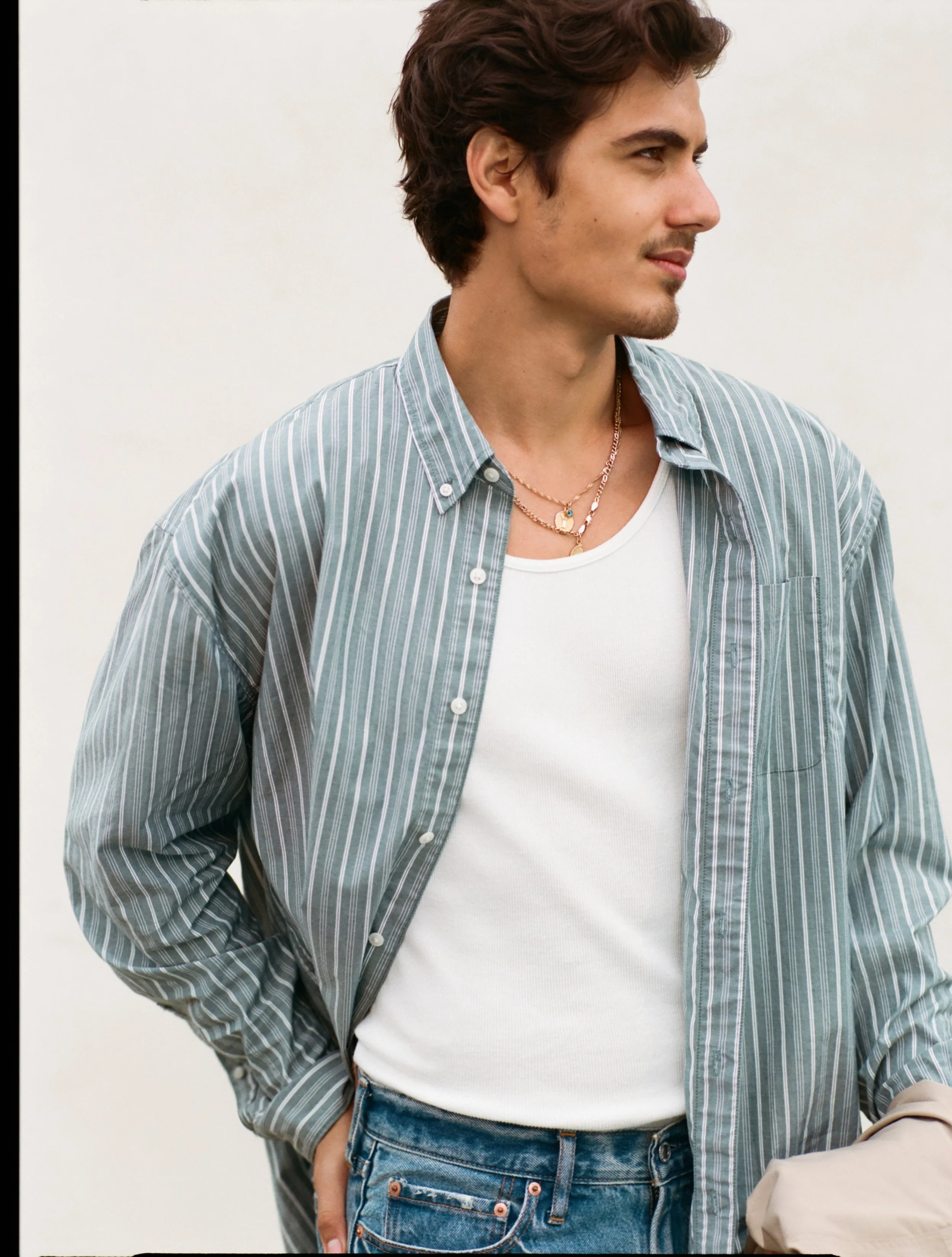 ANF_SPRING_2_2025_CAMPAIGN_COLLARS_AND_WOVEN_SHIRTS_MENS_D2_LOOK4_FILM_252700070011_20241205.jpeg