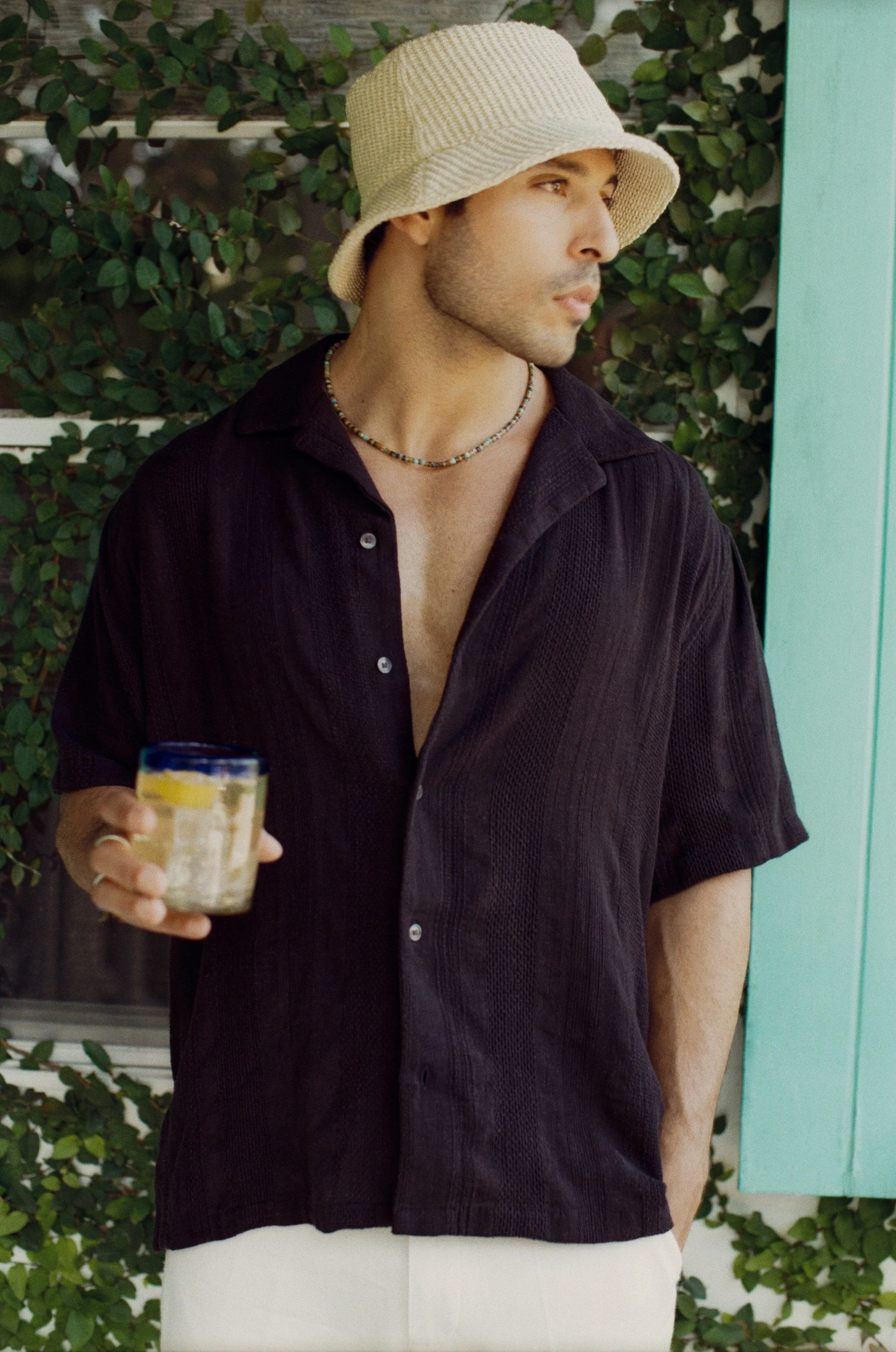 ANF_SUMMER_2_2024_CAMPAIGN_SUMMER_OUTFITTING_MENS_D2_LOOK4_20240313-240313000078650030.jpeg