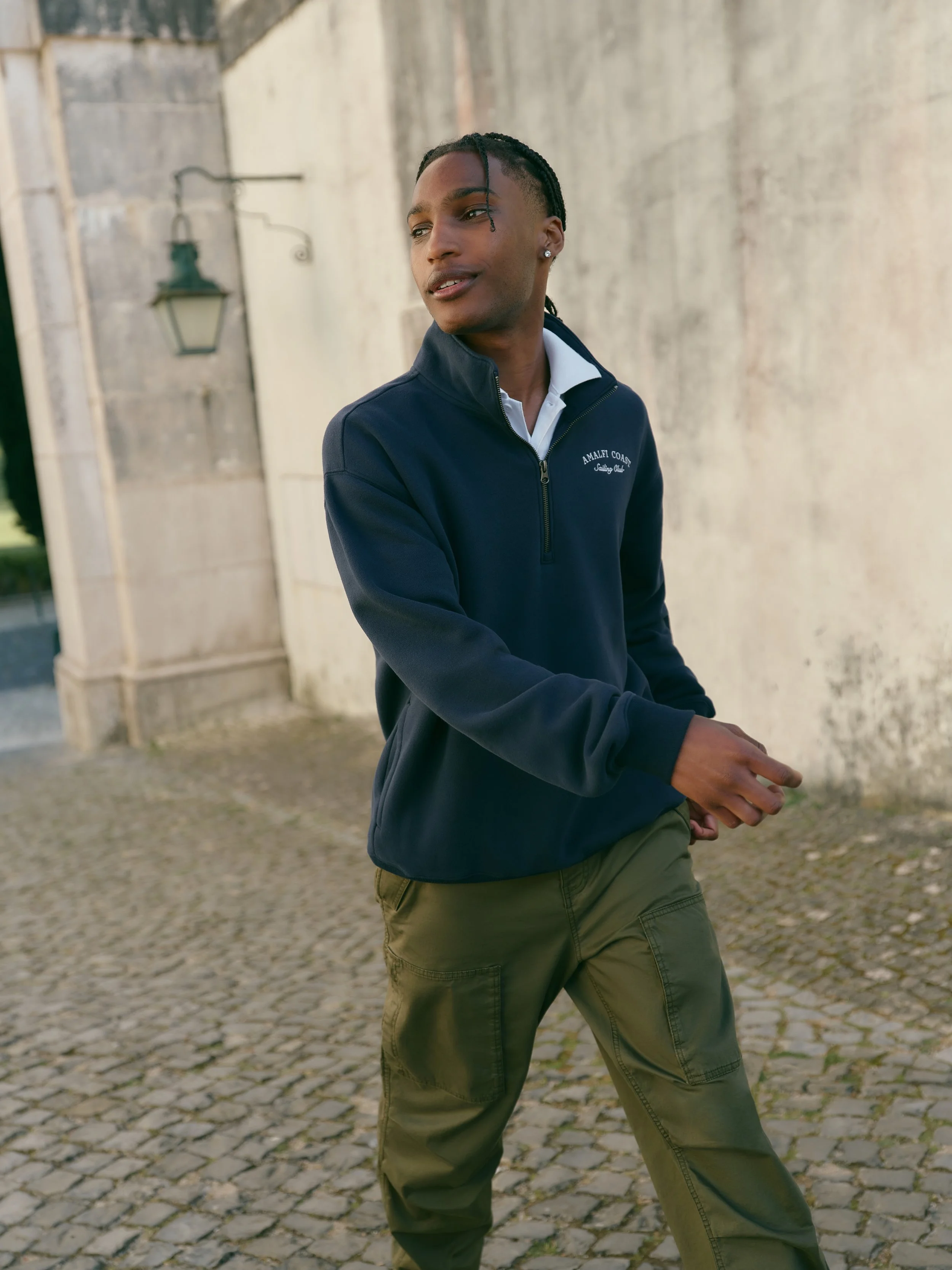 HOLLISTER_2024_FALL_1_CAMPAIGN_EMEA_CURRENT_ROTATION_MENS_D16_LOOK2_3261.jpeg