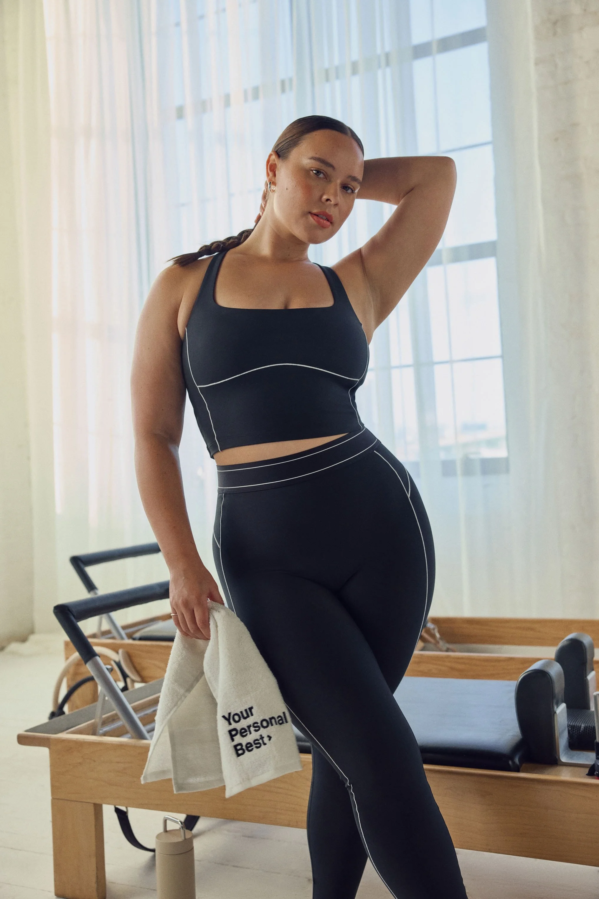 ANF_SPRING_1_2026_CAMPAIGN_YPB_BEST_BUTT_CURVE_LOVE_WOMENS_D9_LOOK7_3311 (1).jpeg