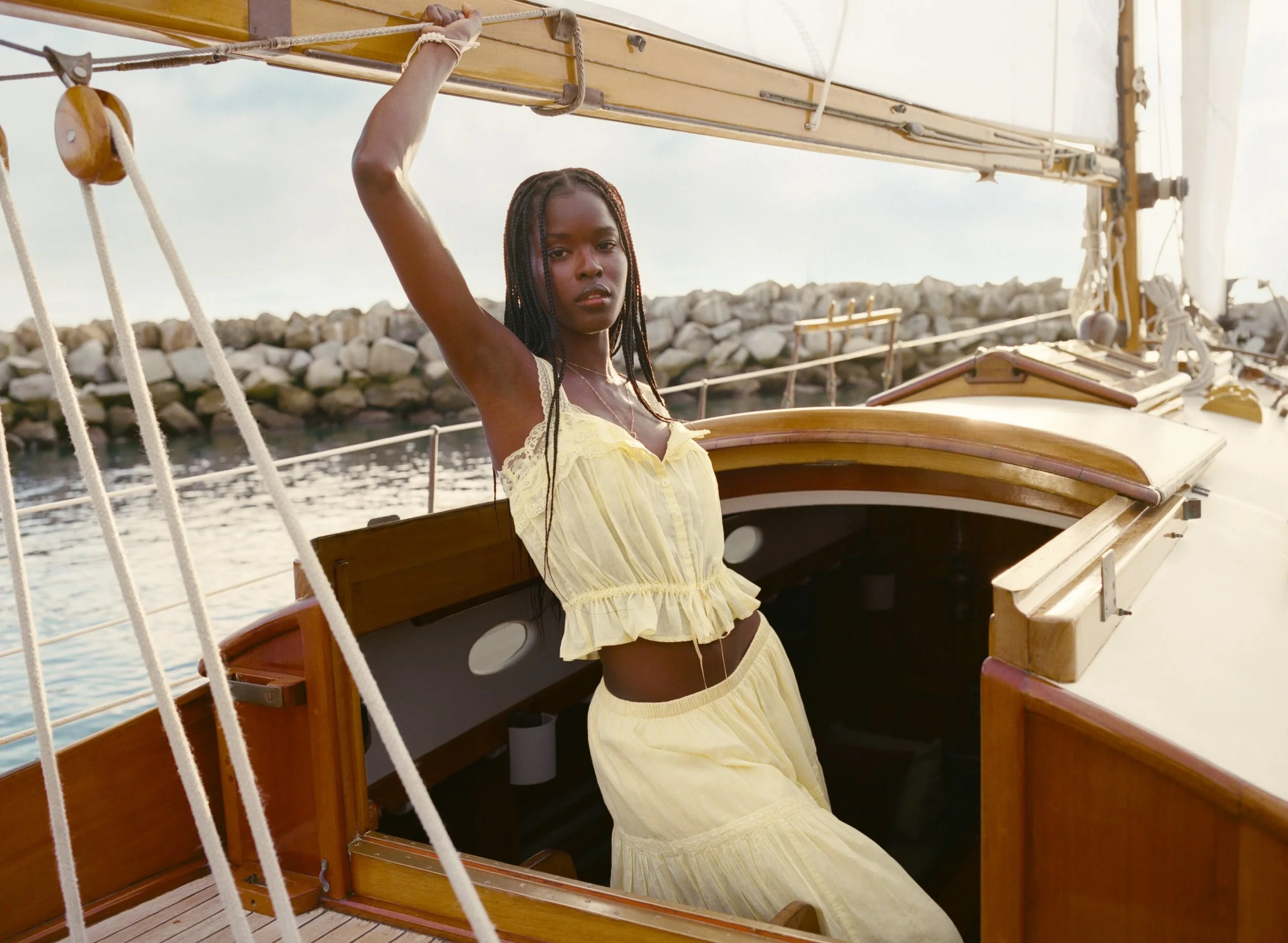ANF_SUMMER_1_2026_CAMPAIGN_PERFECT_PAIRINGS_WOMENS_D2_LOOK2_FILM_73076-D2-40-0007.jpeg