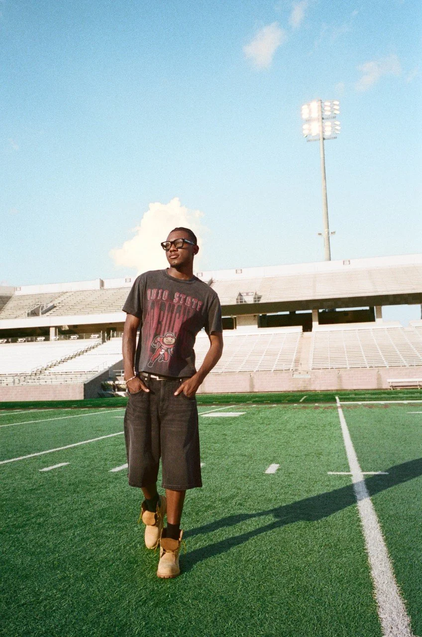 HOLLISTER_2024_FALL_2_GRAPHICS_NA_GAME_DAY_PREVIEW_MENS_D1_LOOK3_FILM_16890033-1280x1280.jpeg