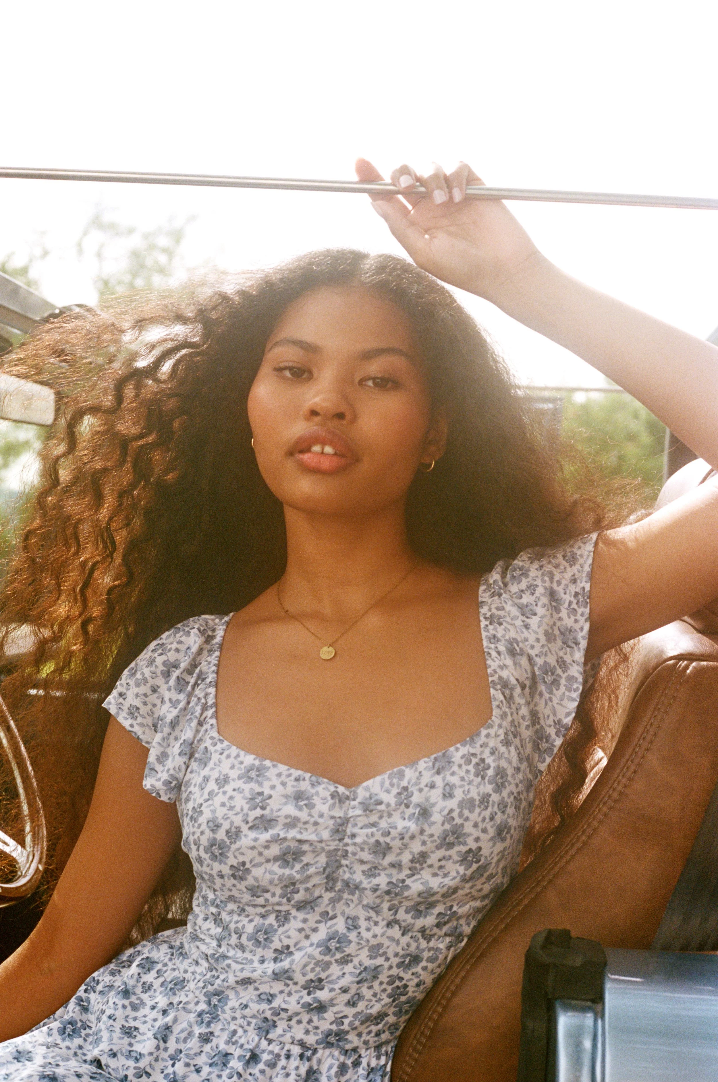 HOLLISTER_FALL_2024_FALL_1_CAMPAIGN_HIGH_SUMMER_WEAR_NOW_WOMENS_D1_LOOK8_2486FILM_0017.jpeg