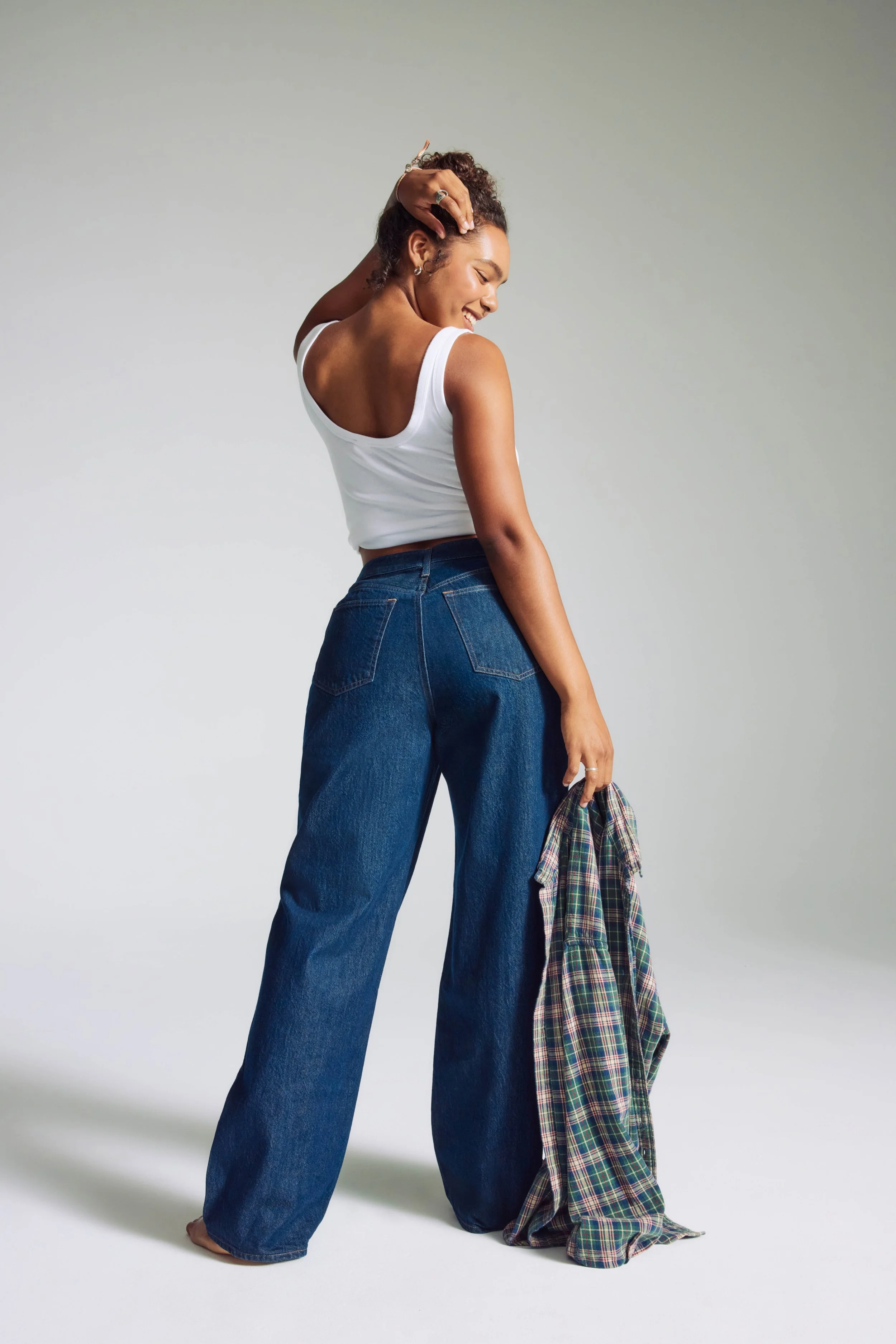 ANF_FALL_1_2025_CAMPAIGN_DENIM_CHAPTER_1_WOMENS_D5_LOOK14_099.jpeg