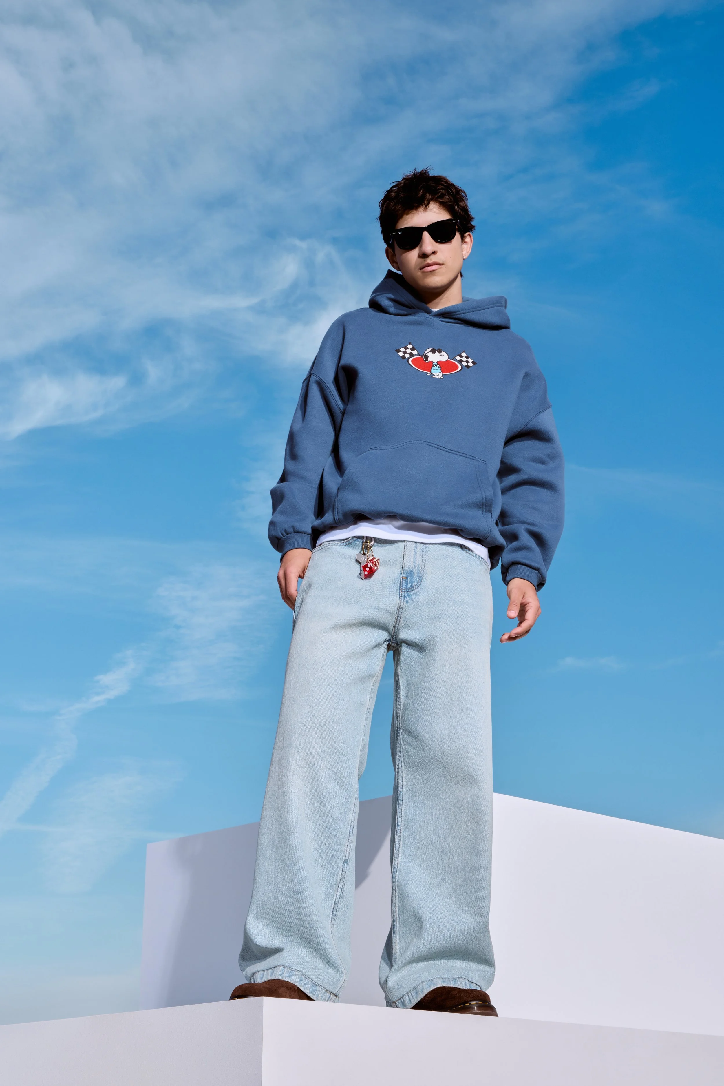 HOLLISTER_2025_SPR1_EDITORIAL_JEANS_OUTFFITTING_BAGGY_MENS_D1_LOOK1_3210.jpeg