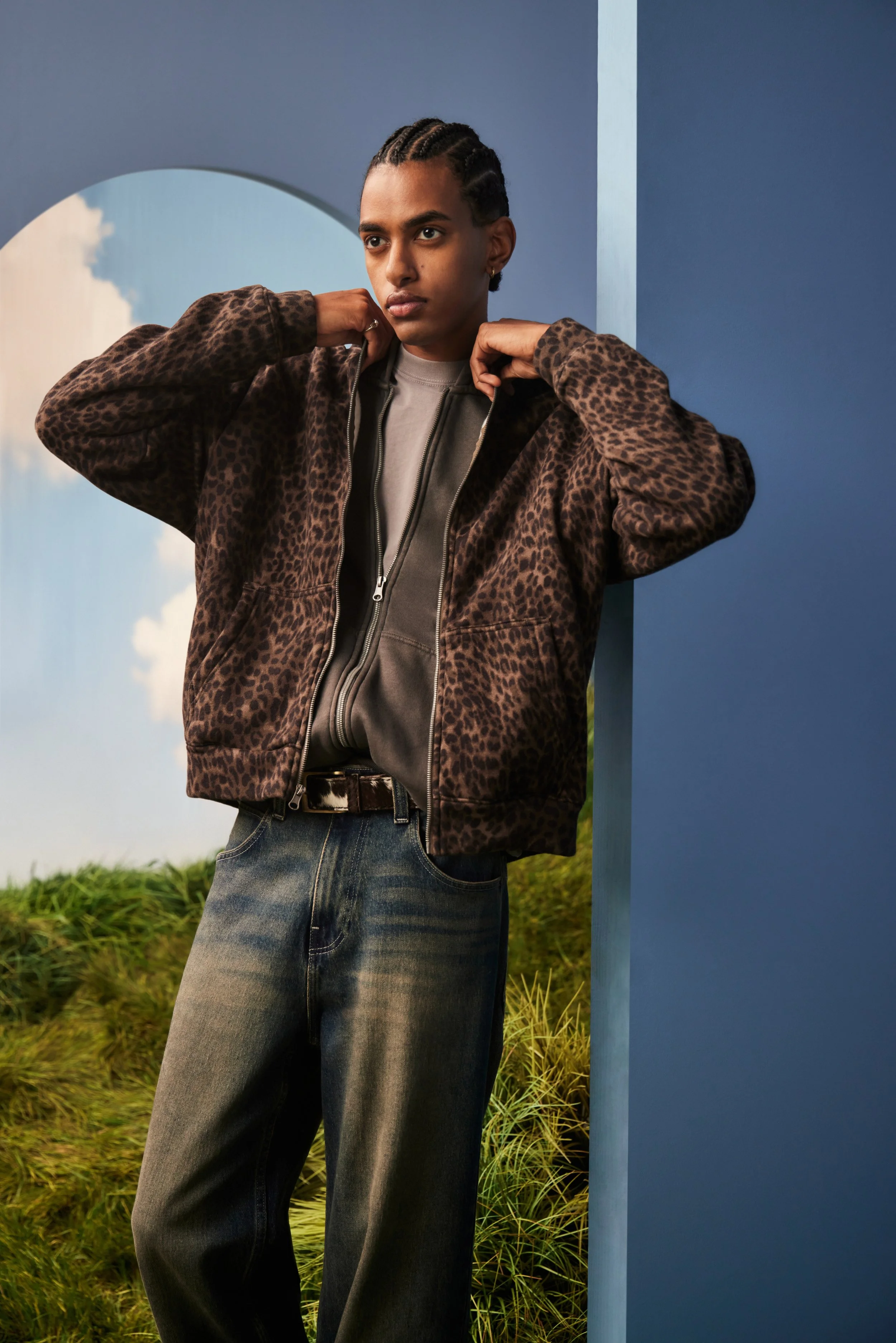 HOLLISTER_2025_FALL1_EDITORIAL_FEEL_GOOD_FLEECE_MENS_D4_LOOK7_2115.jpeg
