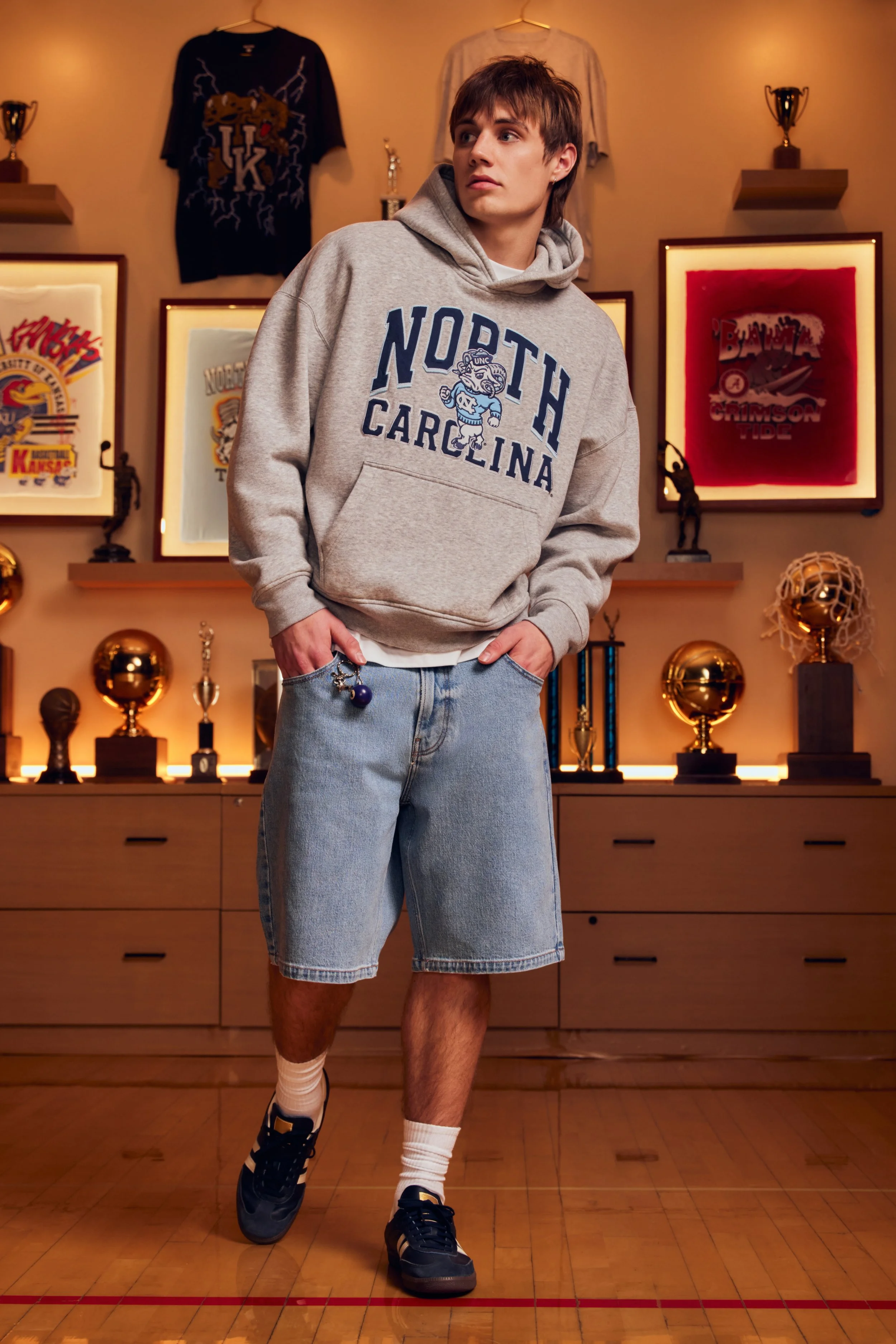 HOLLISTER_2025_SPR2_EDITORIAL_COLLEGIATE_MENS_D2_LOOK1_6460.jpeg