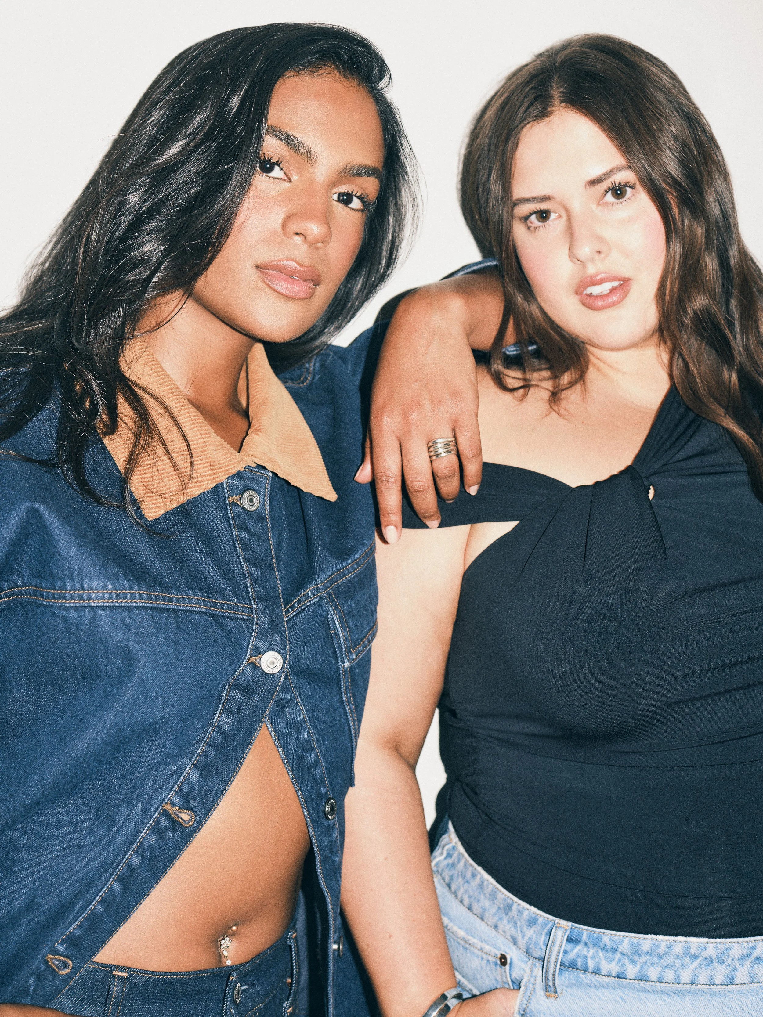 ANF_SPRING_2_2025_CAMPAIGN_DENIM_PERFECT_PAIR_WOMENS_D1_GROUP_01-0006.jpg