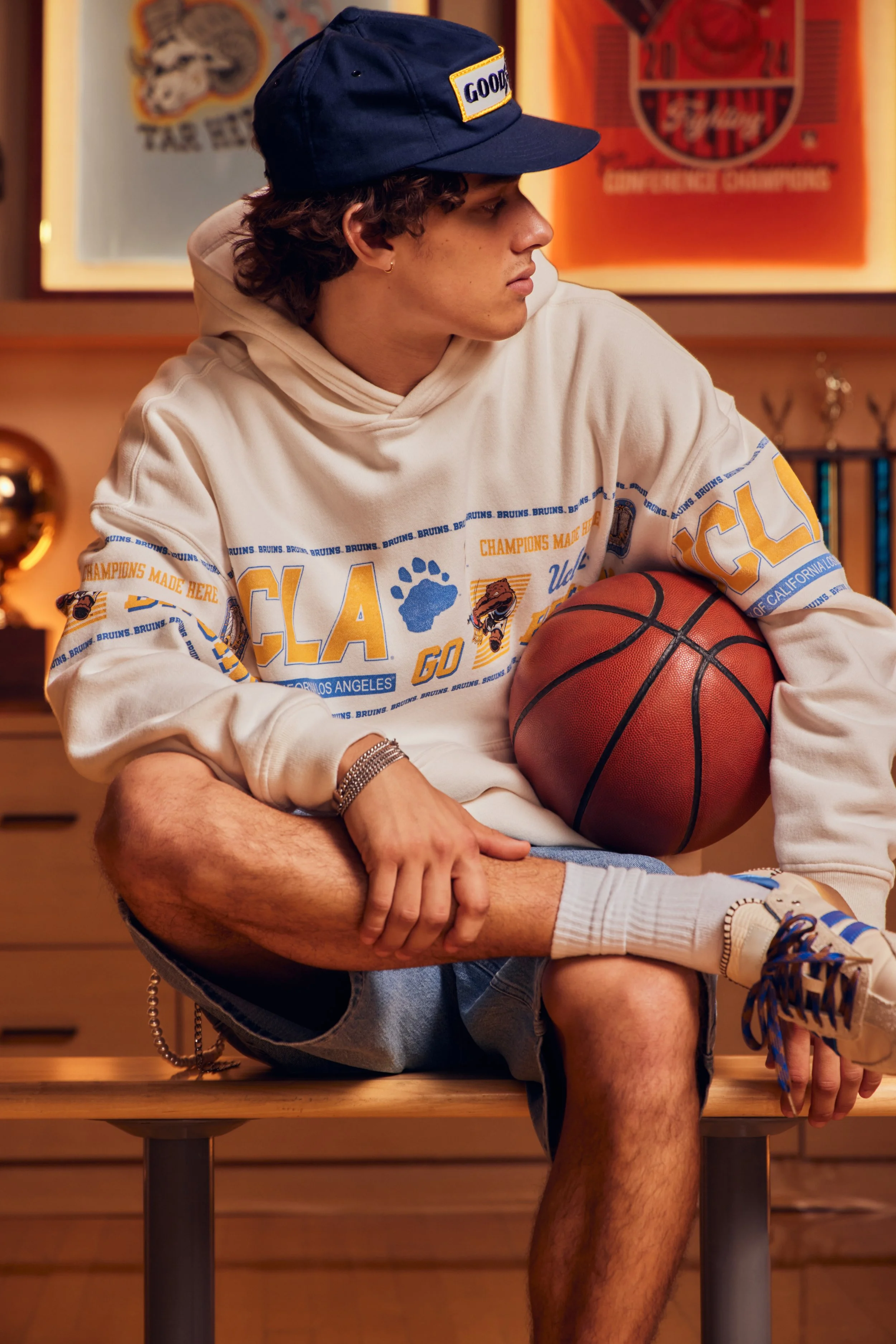 HOLLISTER_2025_SPR2_EDITORIAL_COLLEGIATE_MENS_D2_LOOK8_5864.jpeg