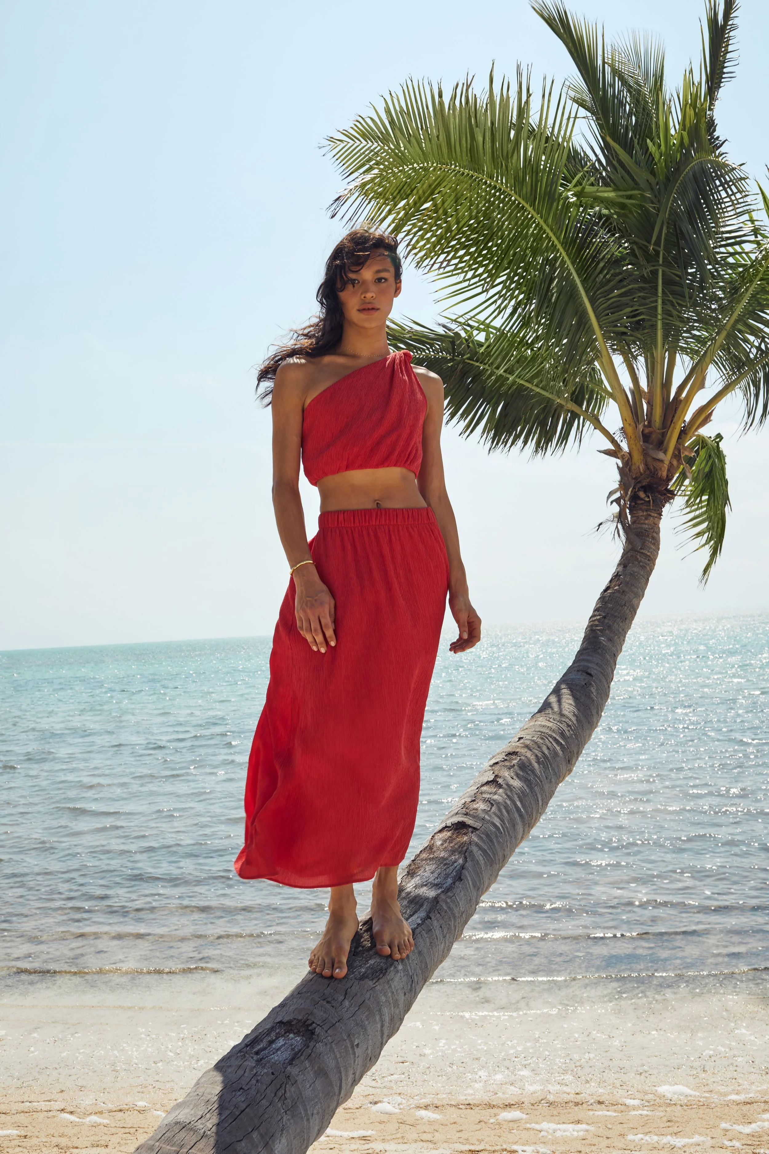 ANF_SUMMER_2_2024_CAMPAIGN_SUMMER_OUTFITTING_WOMENS_D2_LOOK4_082.jpeg
