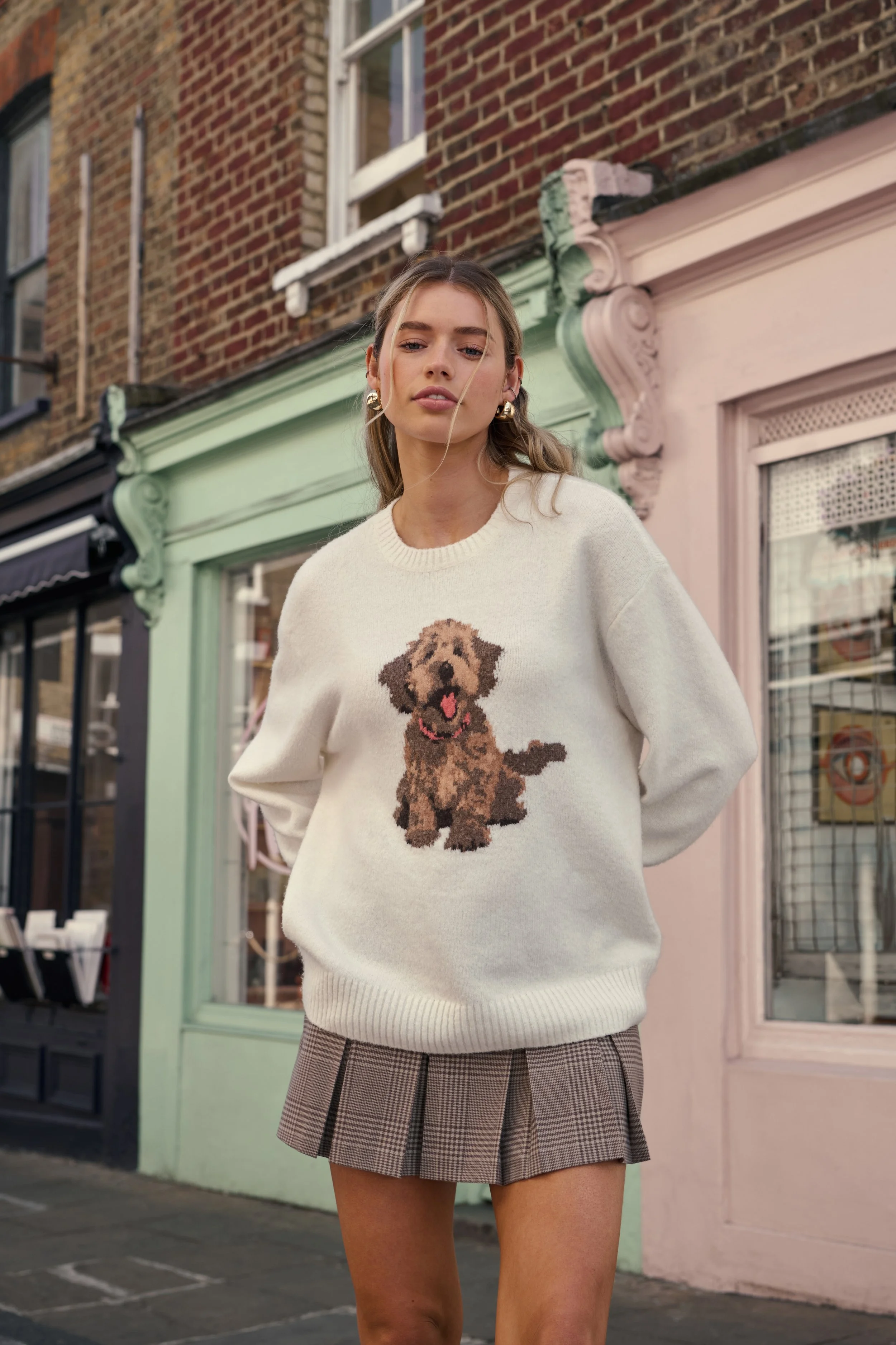 HOLLISTER_FALL_2024_2_EMEA_SWEATERS_WOMENS_D2_LOOK1_100.jpeg