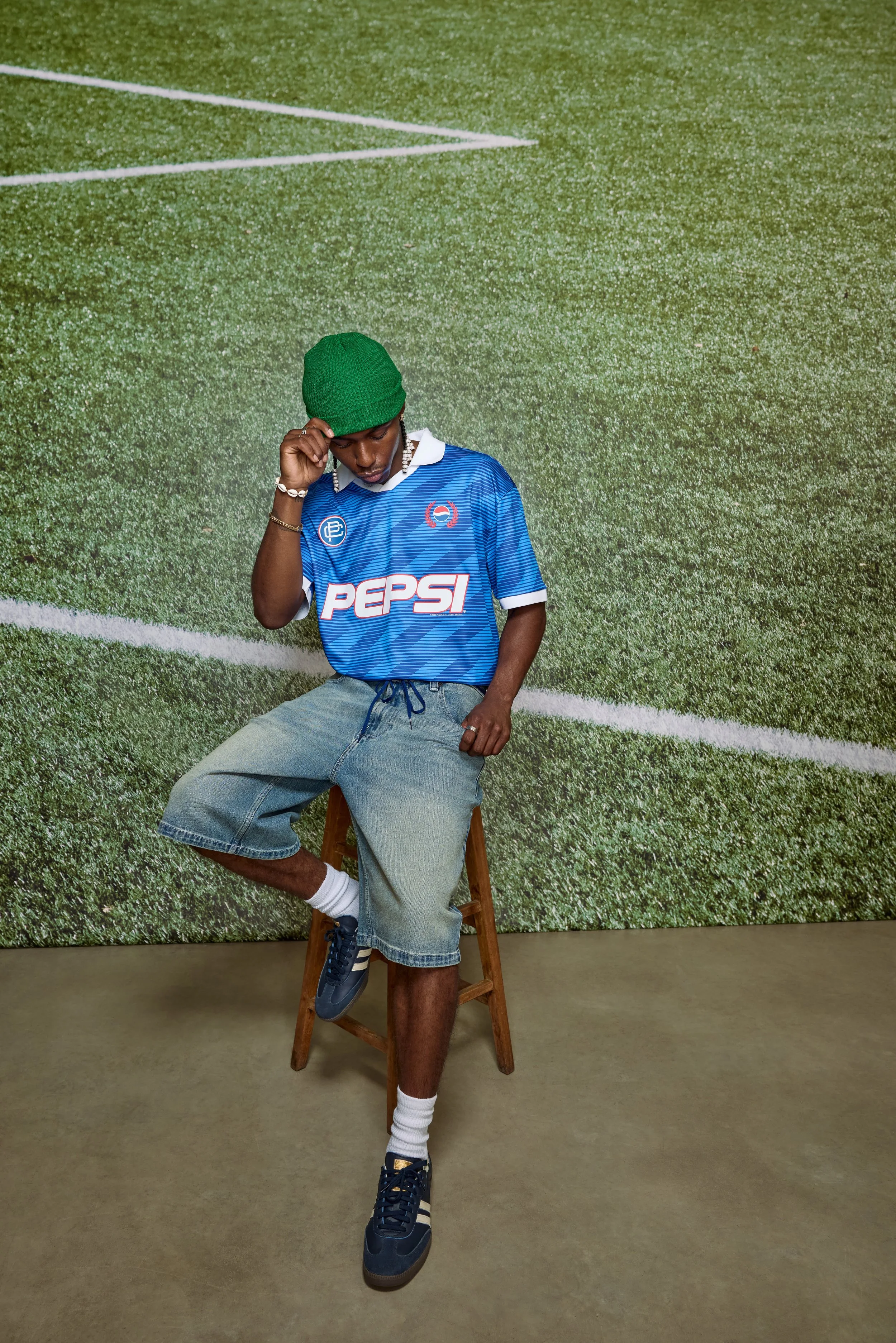 HOLLISTER_2025_SUM1_EDITORIAL_GRAPHICS_SHOP_REFRESH_MENS_D3_LOOK3-GRASS_0375.jpeg