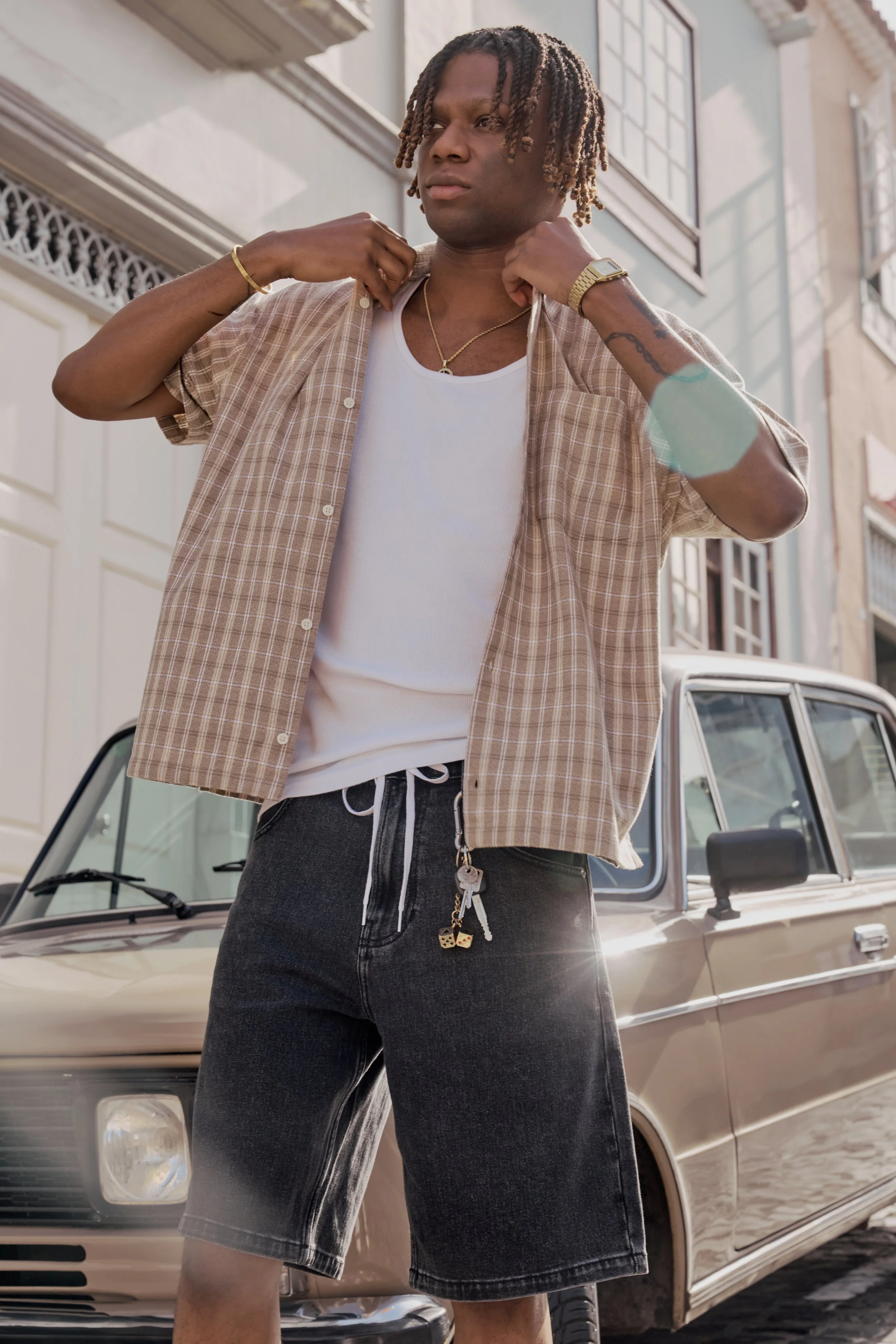 HOLLISTER_2025_SPR2_EDITORIAL_EMEA_SPRING_FIT_FORECAST_MENS_D4_LOOK1_2130.jpeg