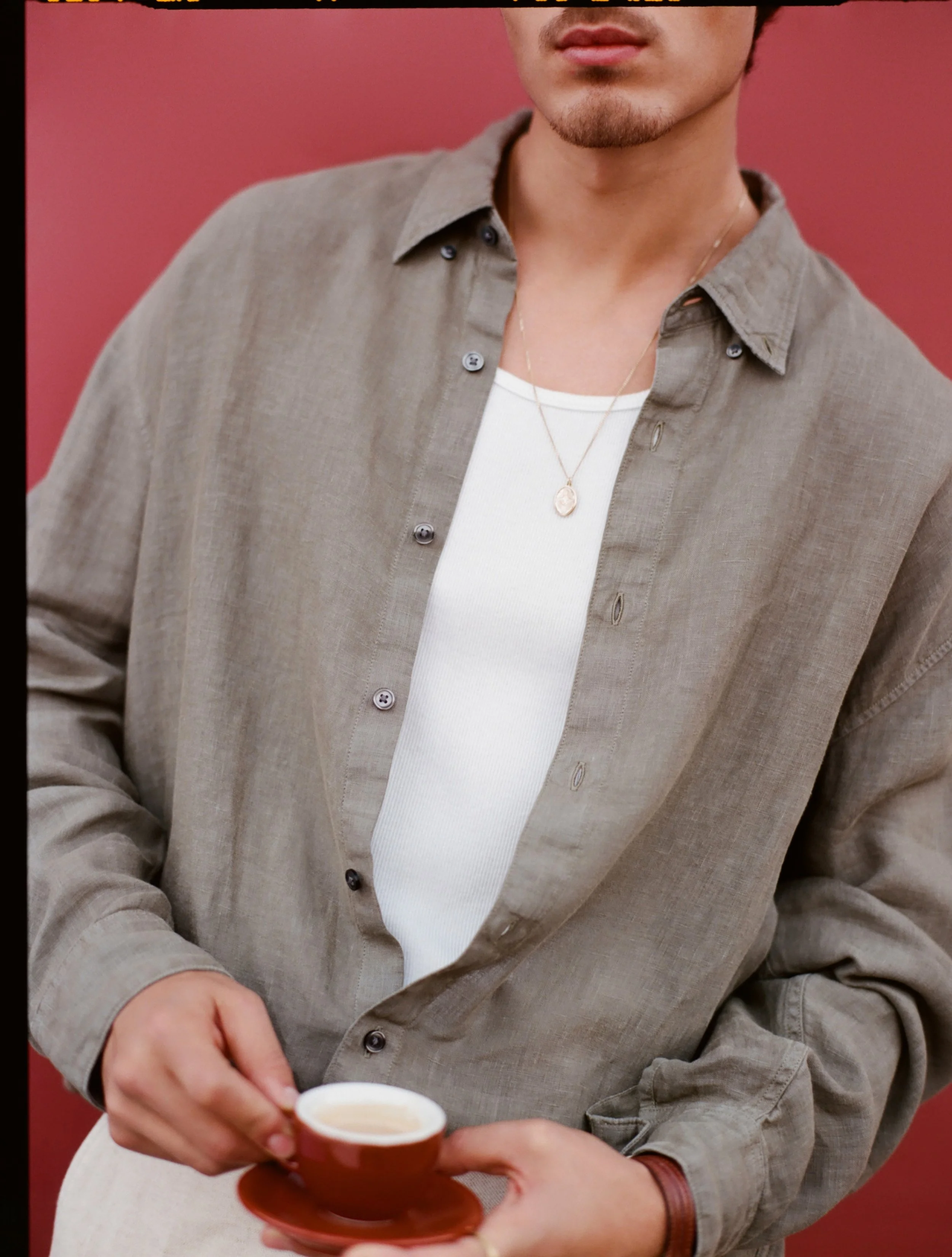 ANF_SPRING_2_2025_CAMPAIGN_COLLARS_AND_WOVEN_SHIRTS_MENS_D2_LOOK3_FILM_252700590006_20241205.jpeg