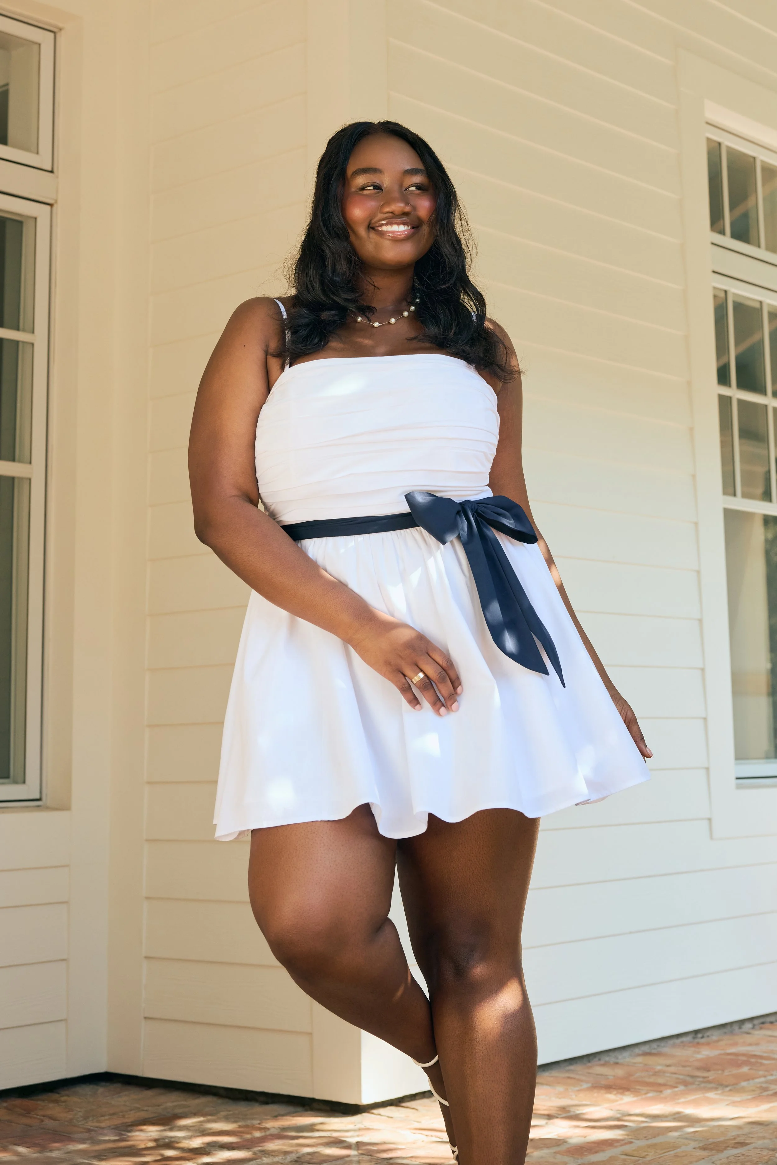 HOLLISTER_2024_SUM1_EDITORIAL_GRAD_SEASON_WOMENS_D1_LOOK3_6177.jpg