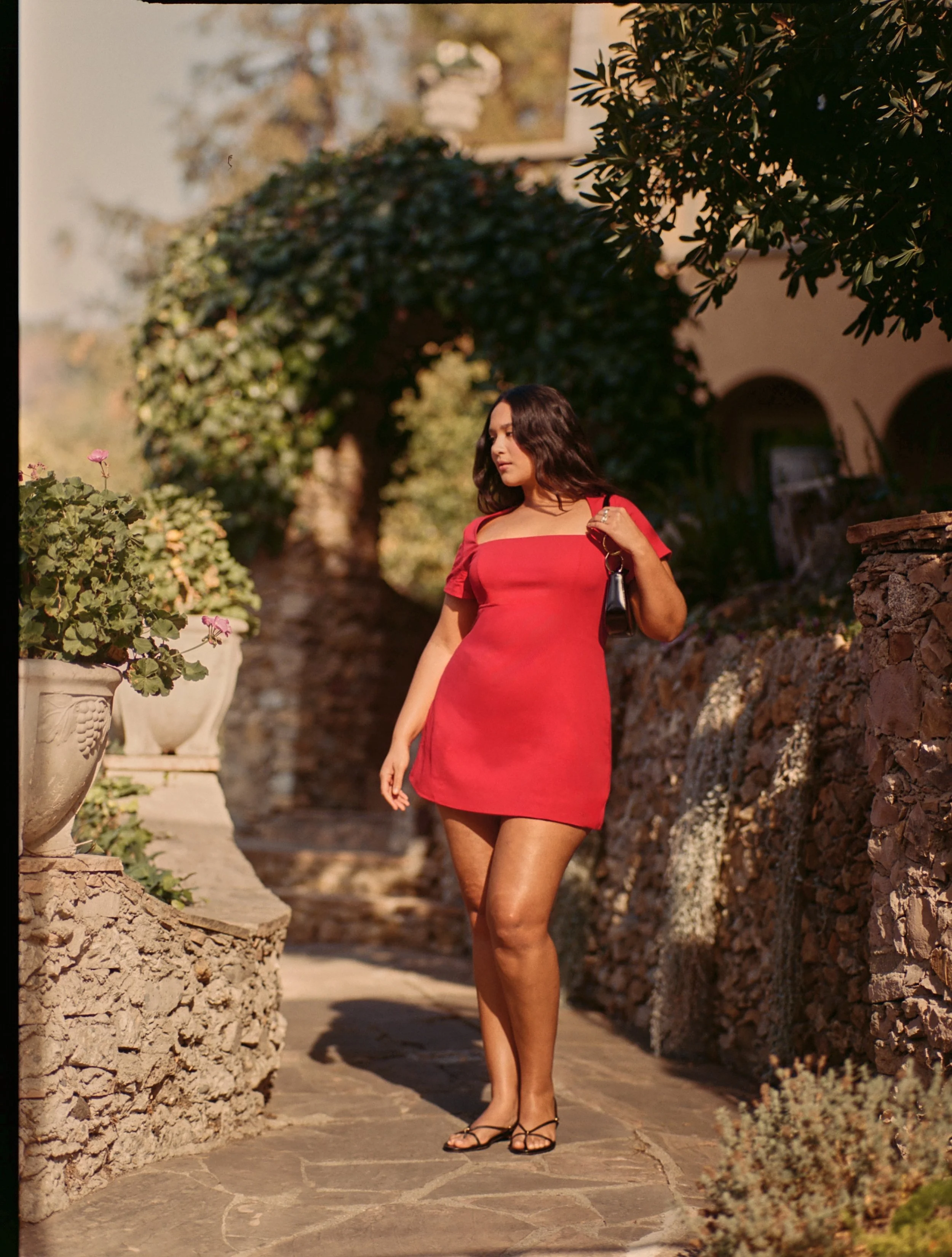 ANF_SPRING_2_2025_CAMPAIGN_DRESSES_VARIETY_UNDER_90_WOMENS_D4_LOOK2_FILM_026070960011_20241204.jpeg