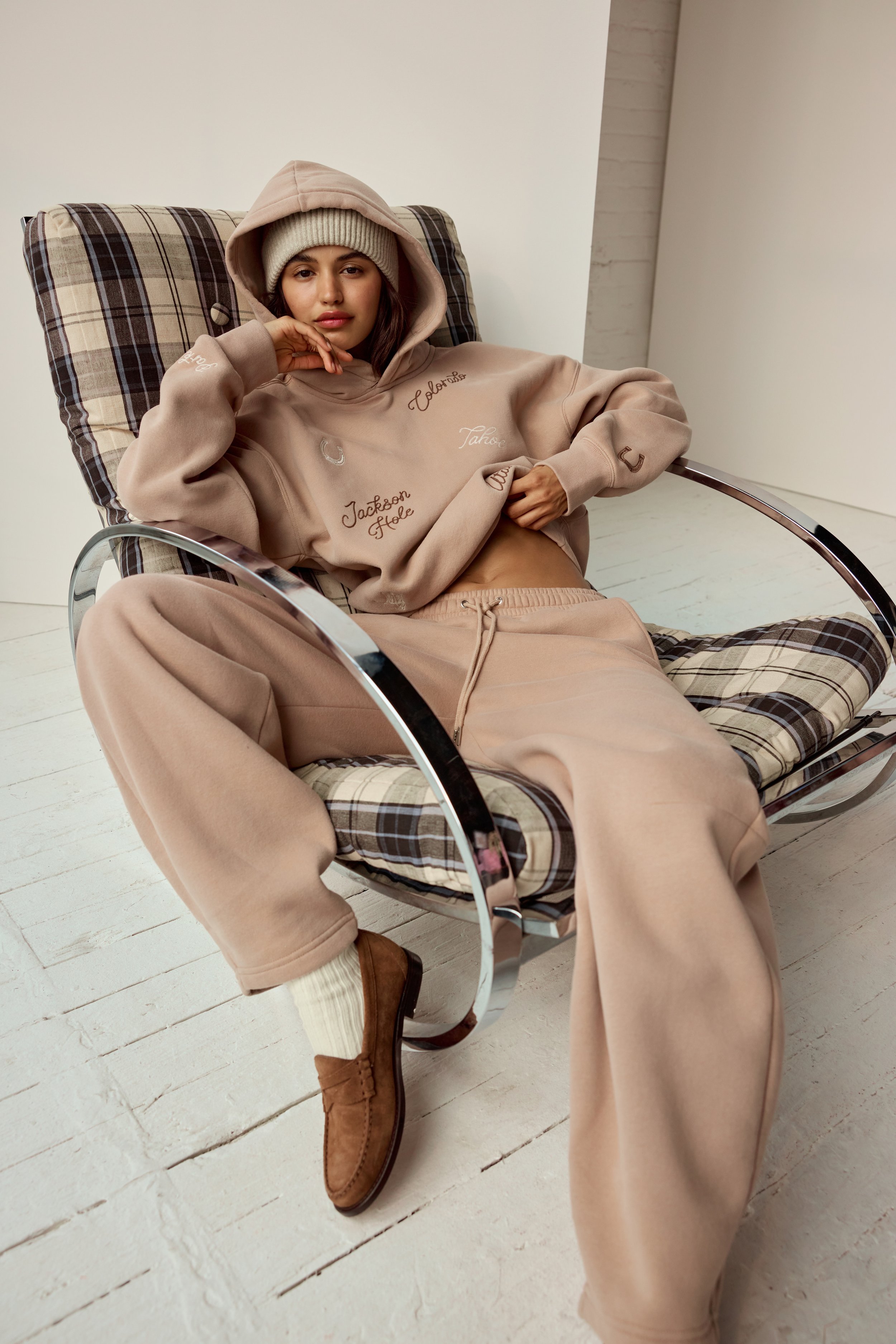 ANF_HOLIDAY_1_2025_CAMPAIGN_FLEECE_WOMENS_D2_LOOK17_3619.jpeg