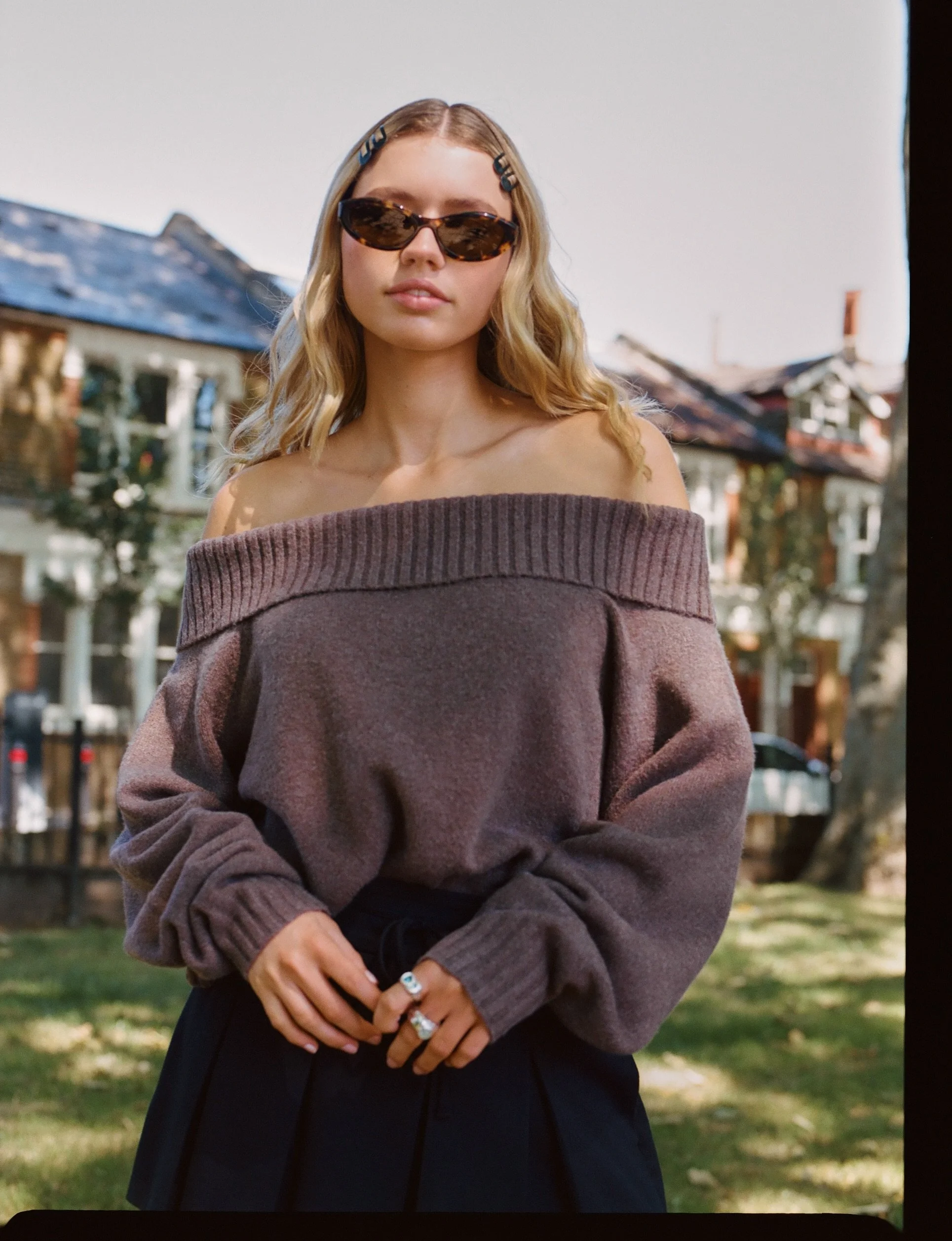 HOLLISTER_FALL_2024_2_EMEA_SWEATERS_WOMENS_D2_LOOK2_FILM_0006.jpeg