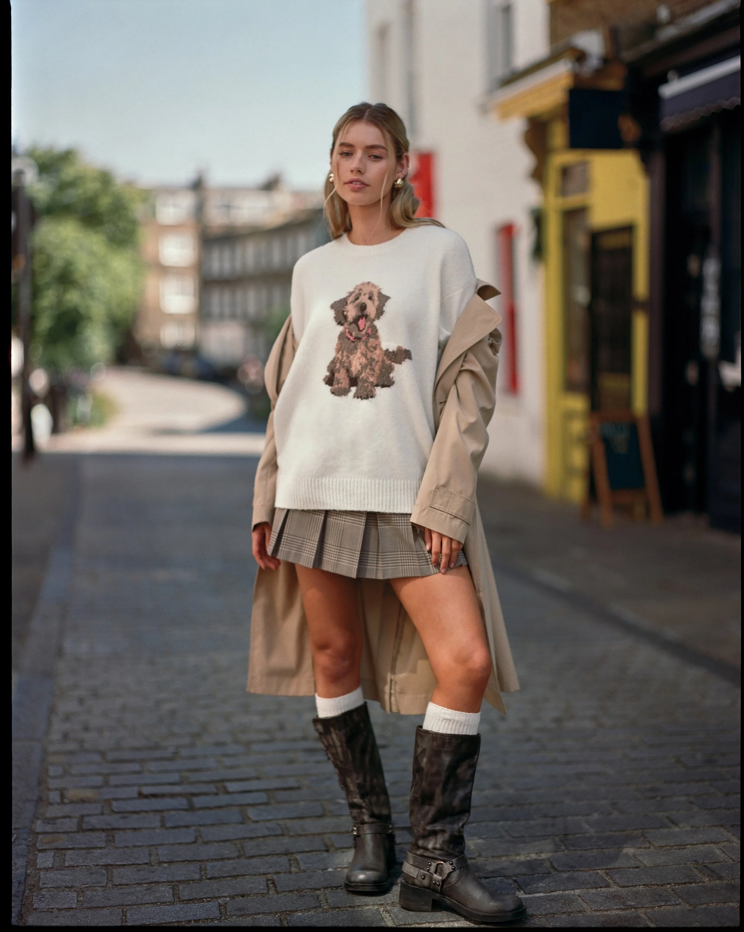 HOLLISTER_FALL_2024_2_EMEA_SWEATERS_WOMENS_D2_LOOK1_FILM_0005.jpeg