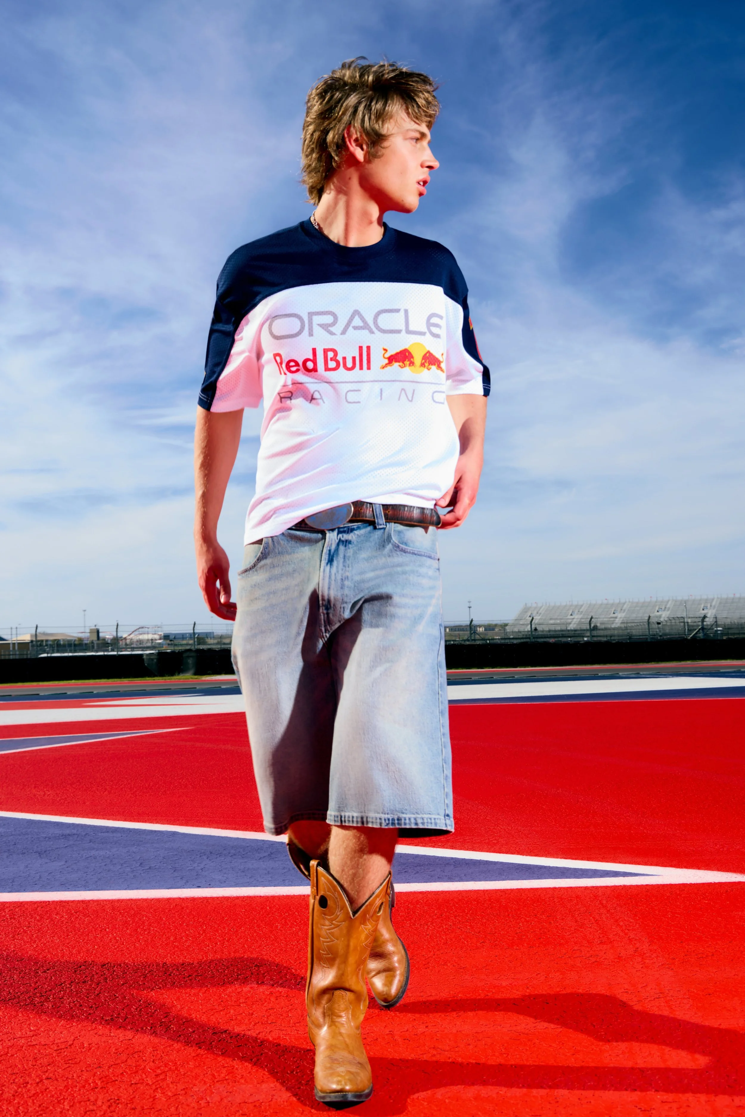 HOLLISTER_2025_SUM2_EDITORIAL_GRAPHICS_SHOP_REFRESH_MENS_D1_LOOK2_4654.jpeg