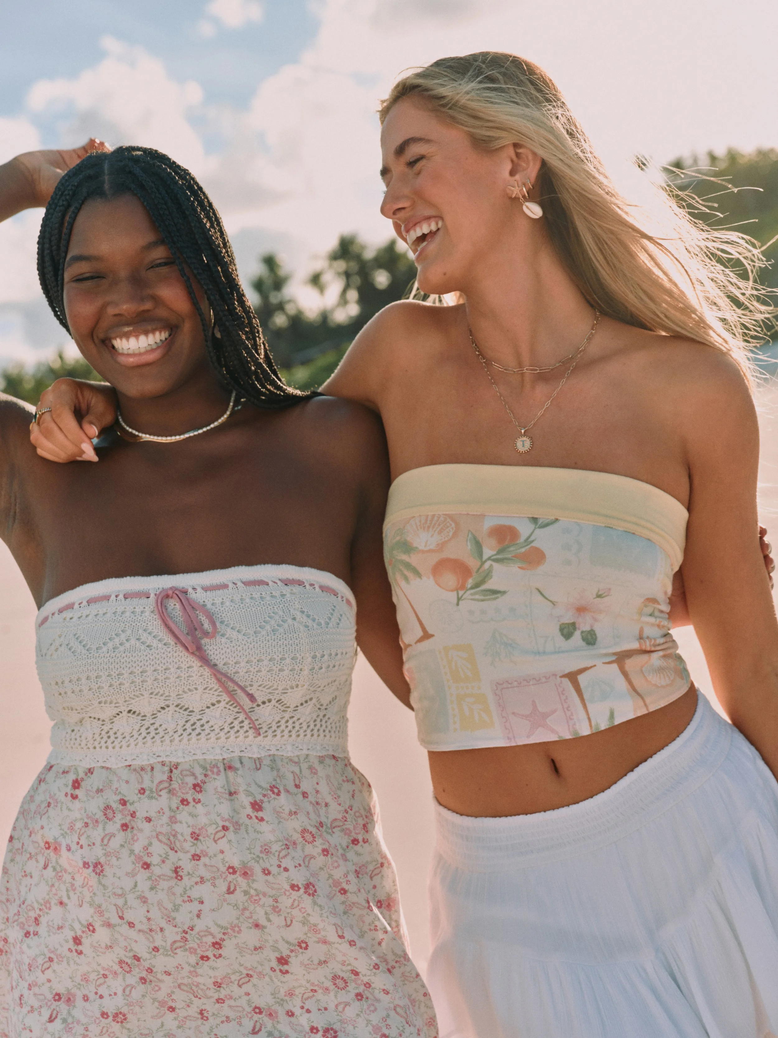 HOLLISTER_2024_SPR1_EDITORIAL_SPRING_BREAK_OUTFITTING_WOMENS_D4_GROUP3_512.jpeg