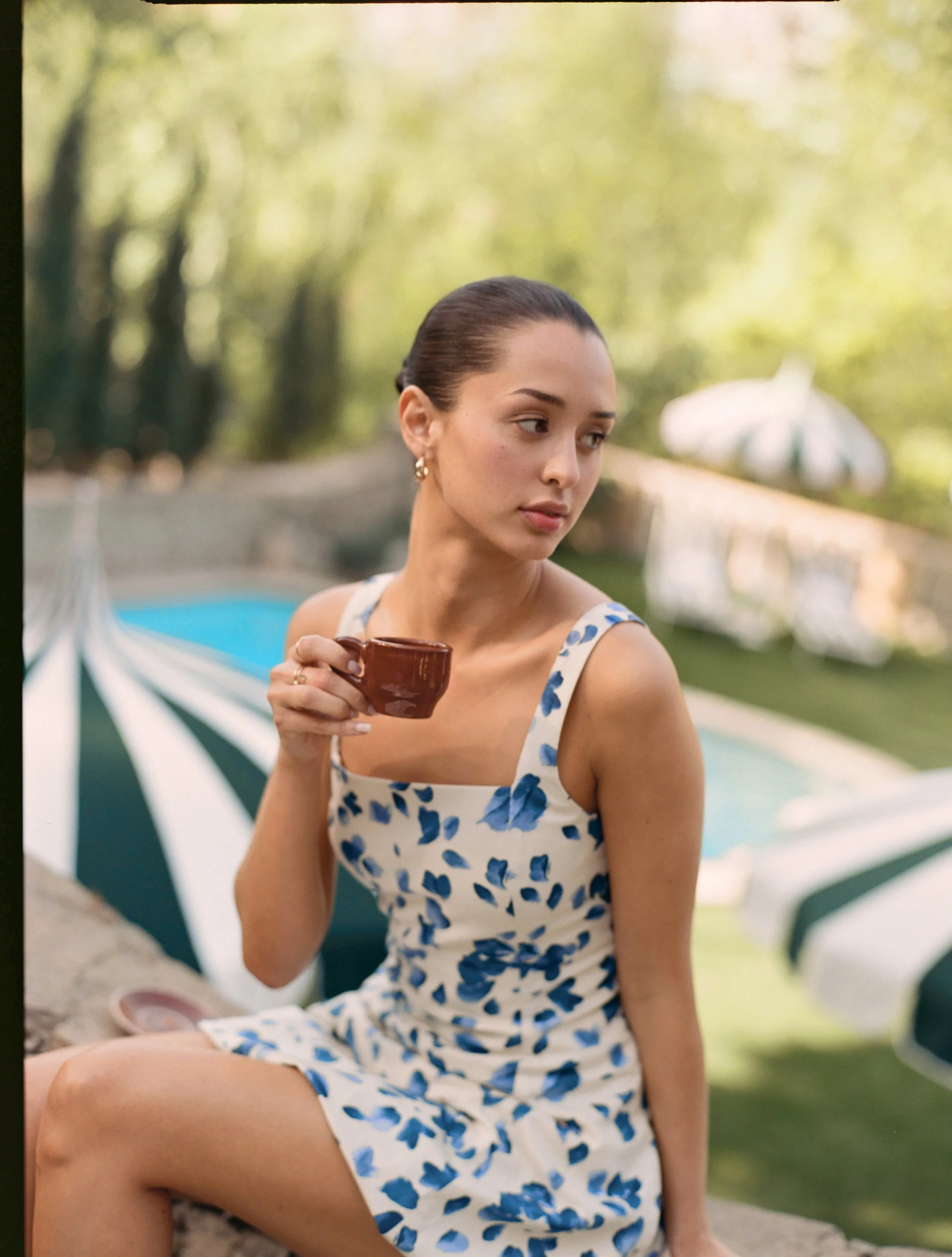 ANF_SPRING_2_2025_CAMPAIGN_DRESSES_VARIETY_UNDER_90_WOMENS_D4_LOOK4_FILM_026070990006_20241204.jpeg