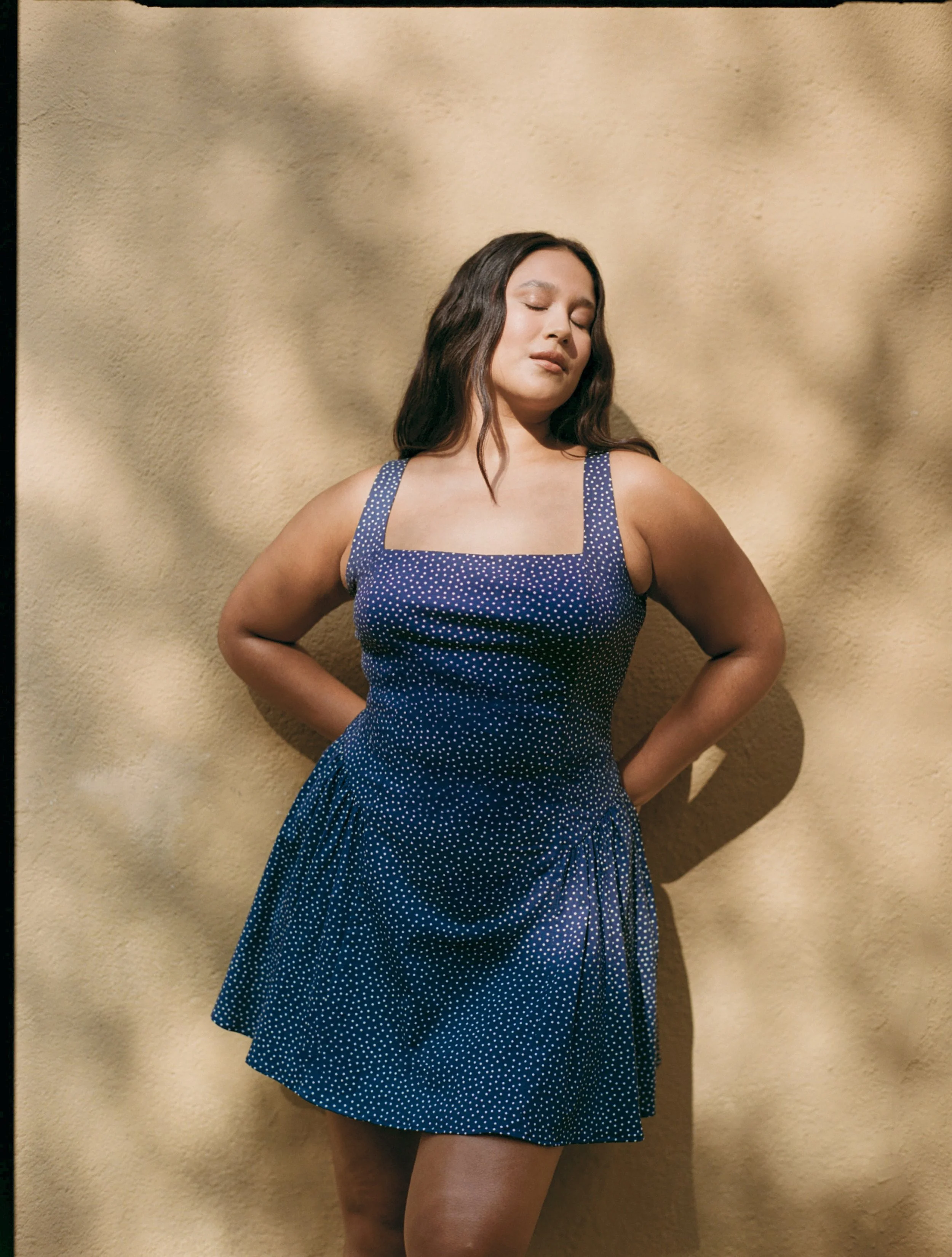 ANF_SPRING_2_2025_CAMPAIGN_DRESSES_VARIETY_UNDER_90_WOMENS_D4_LOOK1_LOOK5_FILM_026070950014_20241204 (1).jpeg