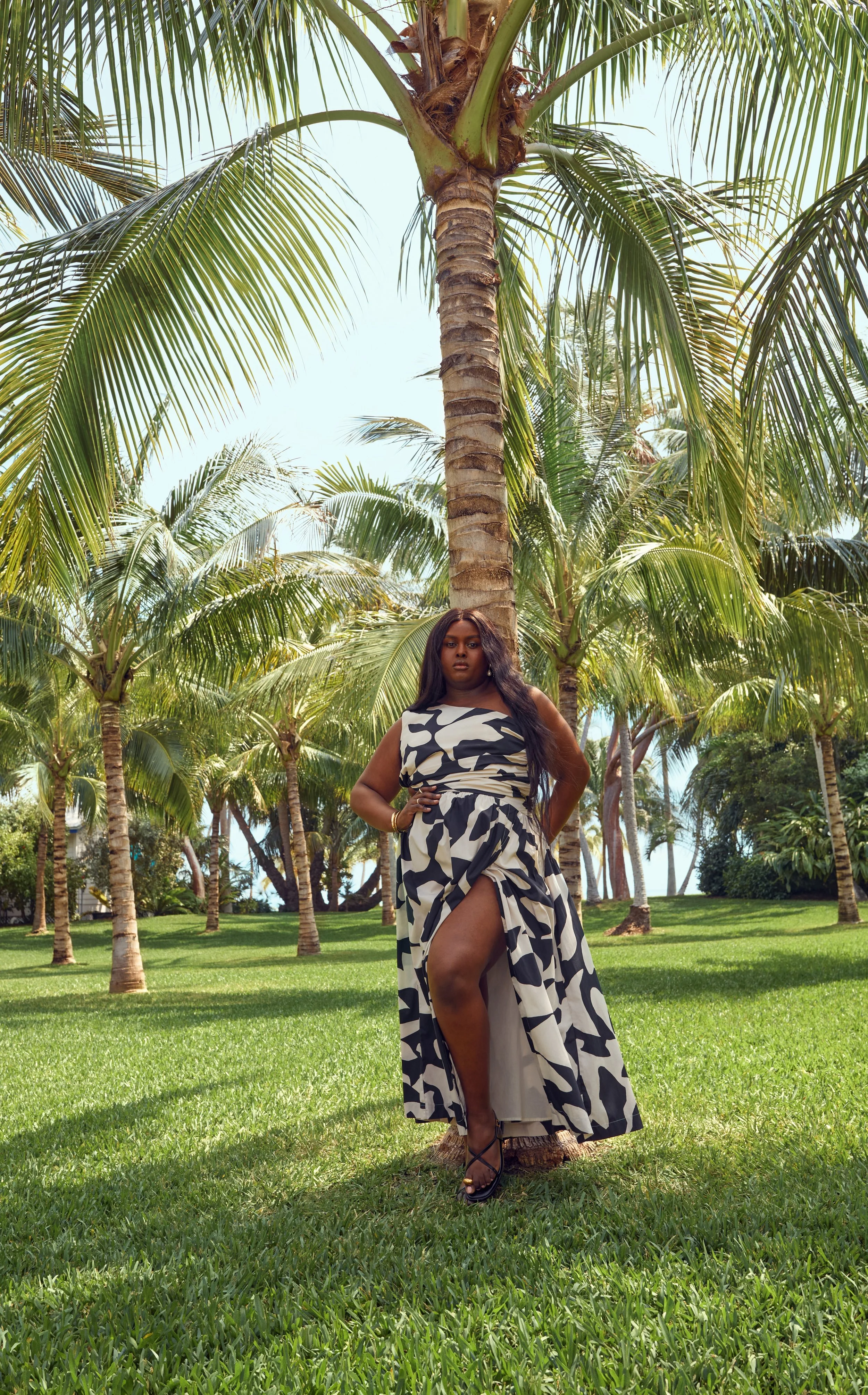 ANF_SUMMER_2_2024_CAMPAIGN_SUMMER_OUTFITTING_WOMENS_D2_LOOK7_009_EXT.jpeg