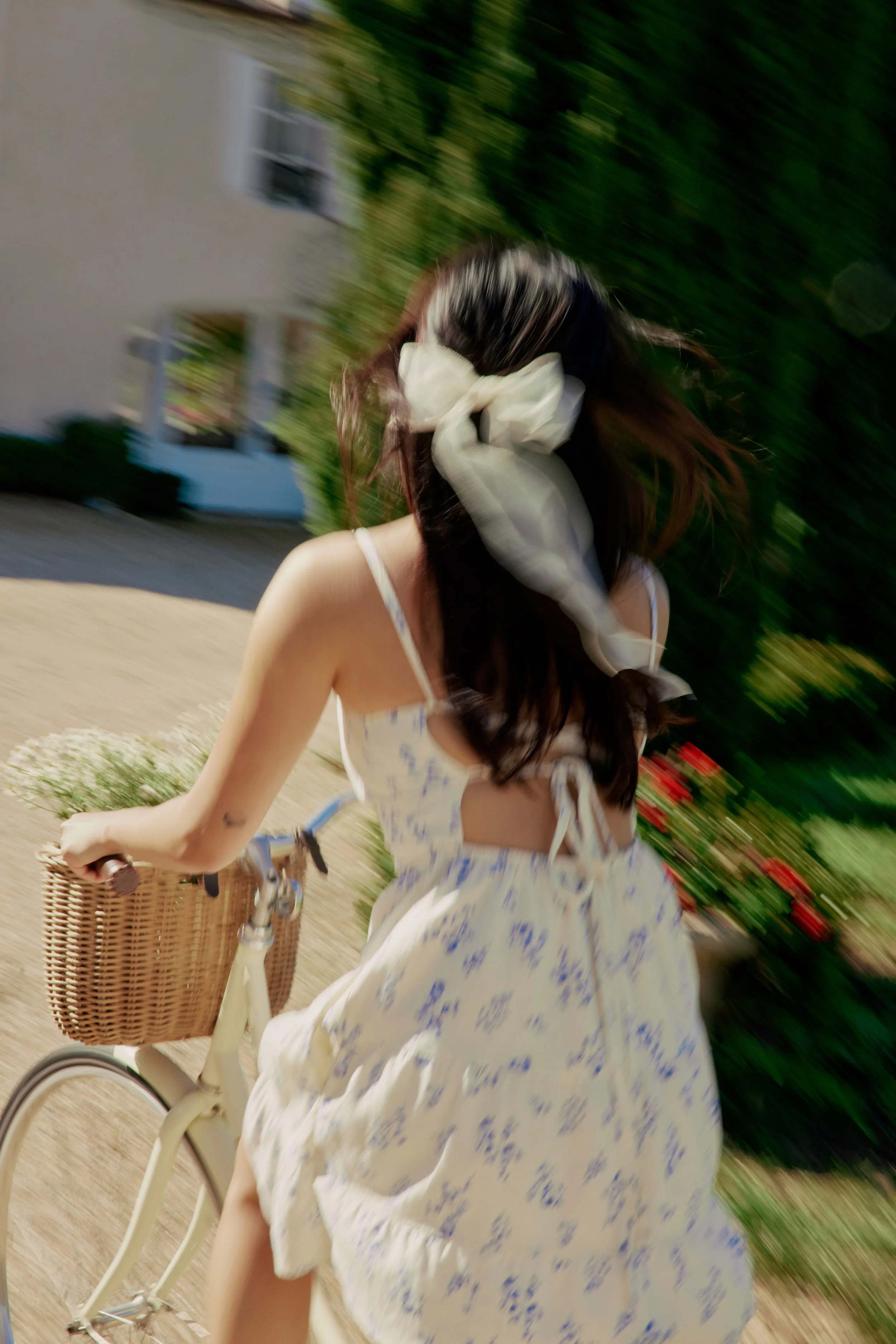 HOLLISTER_2024_SUMMER_1_CAMPAIGN_DRESSES_WOMENS_D1_LOOK6_3641 (2).jpeg