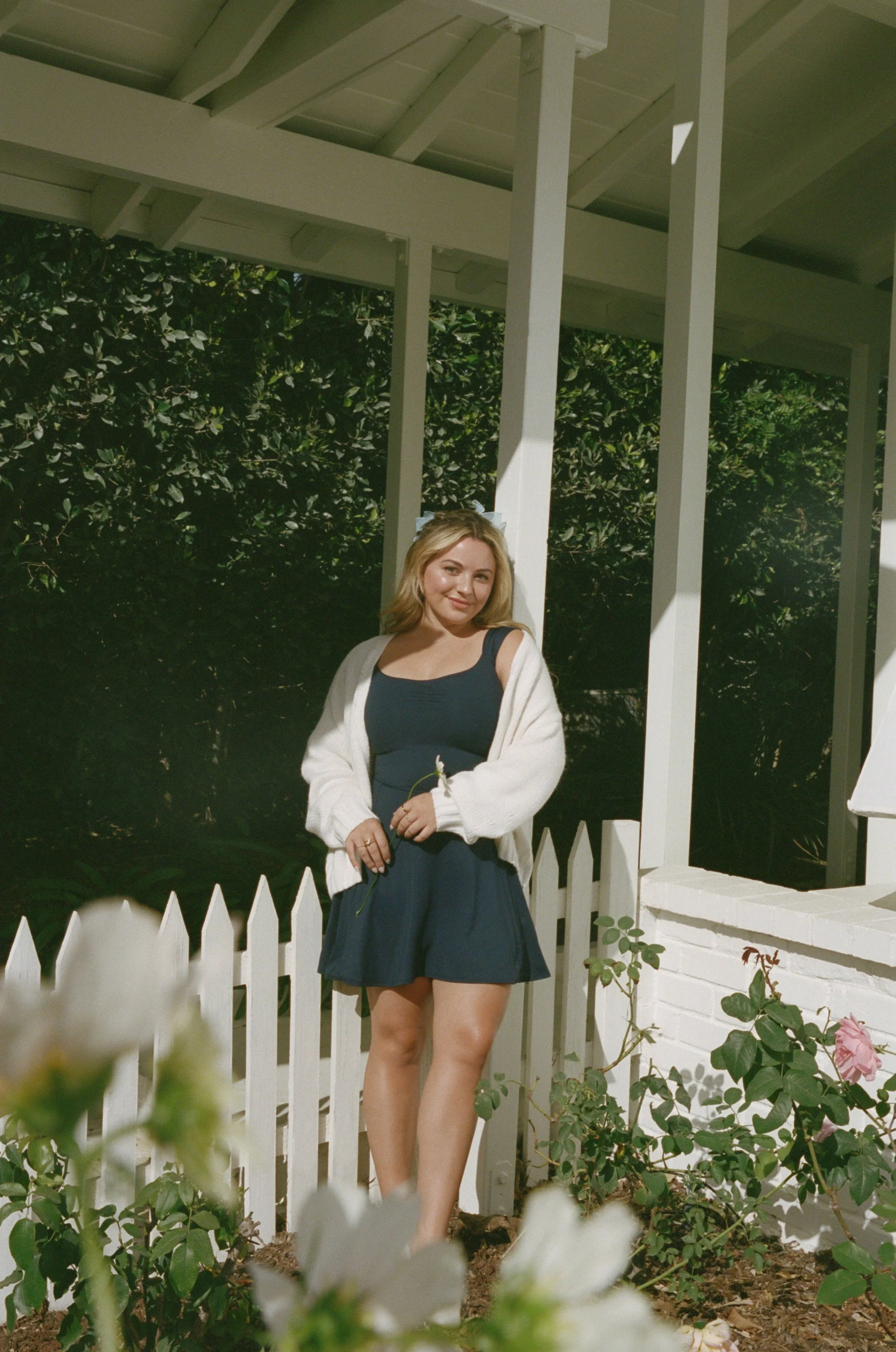 HOLLISTER_2024_SPR1_EDITORIAL_SOFT_SWEET_AND_SPORTY_WOMENS_D2_LOOK5_FILM_58019-2A-0011.jpg