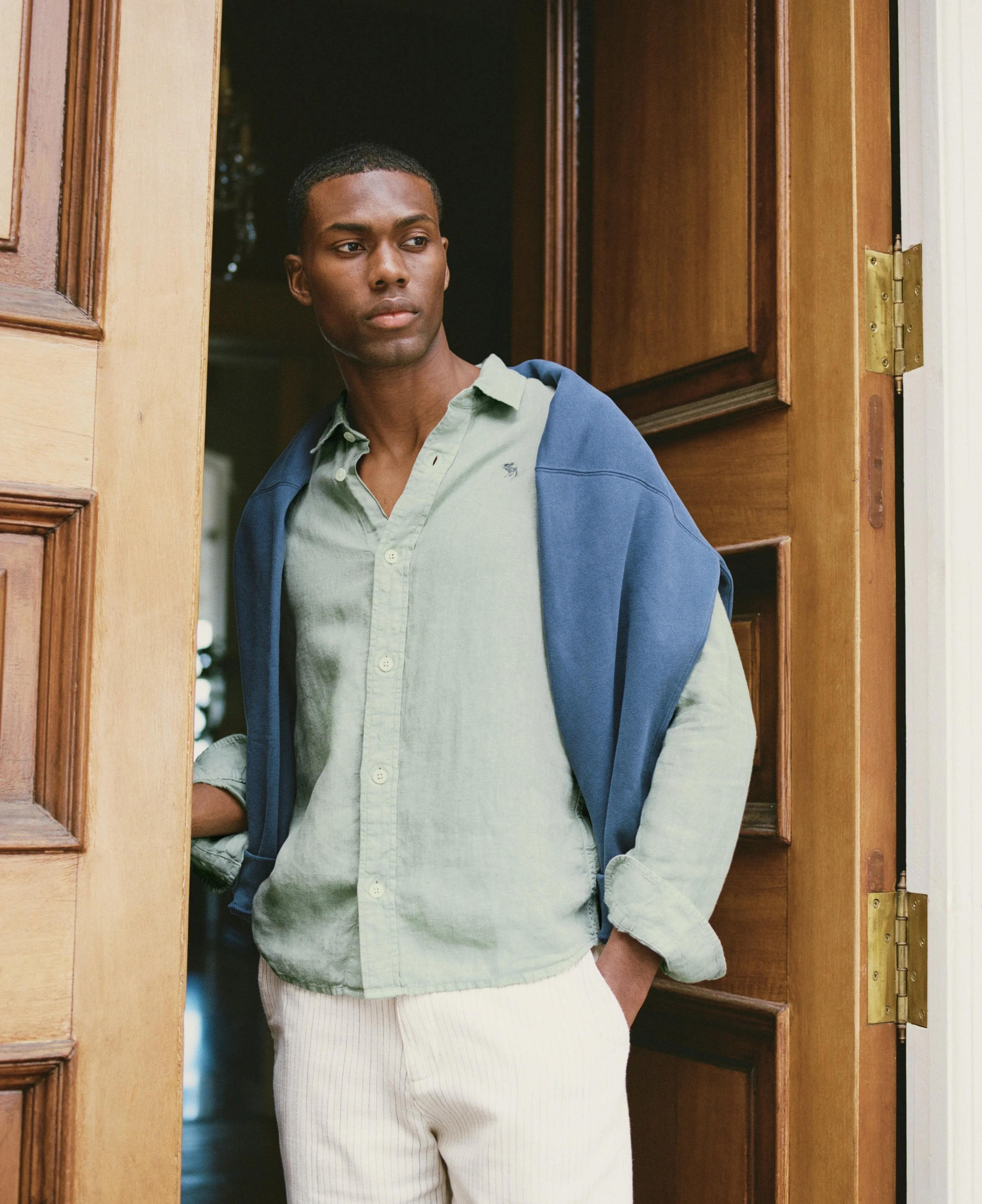 ANF_SUMMER_2_2026_CAMPAIGN_EMEA_SUMMER_OCCASION_OUTFITTING_MENS_D6_LOOK4_000009360002 29.jpeg