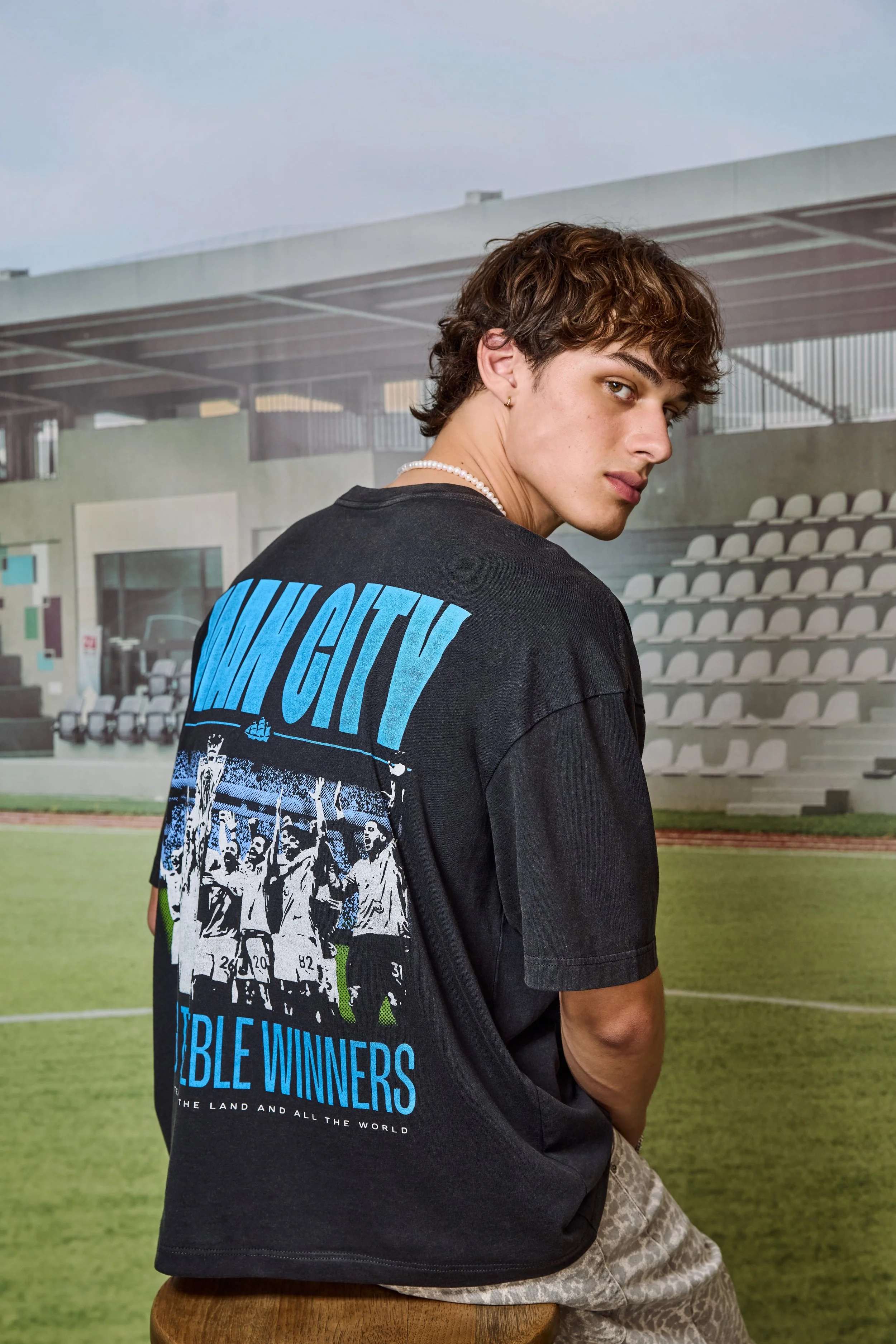 HOLLISTER_2025_SUM1_EDITORIAL_GRAPHICS_SHOP_REFRESH_MENS_D3_LOOK2_1409.jpeg