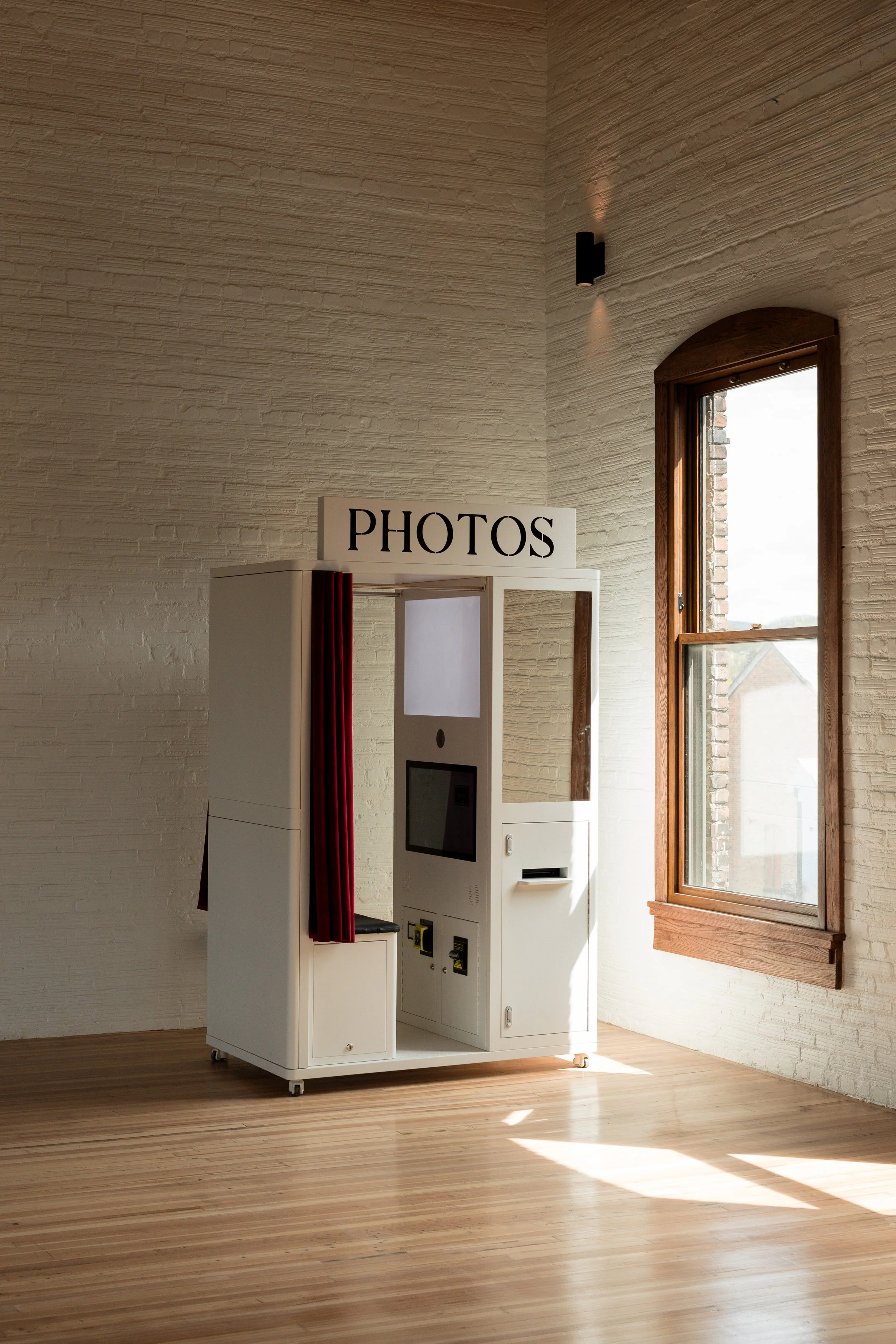 PhotoBooth-@hibaeddinephoto.jpg