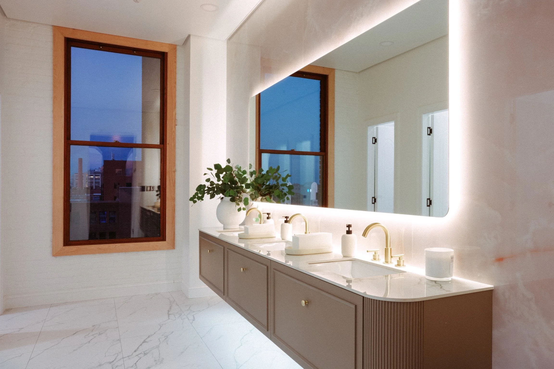 WomensBathroom-@joe.cod_-5.jpg