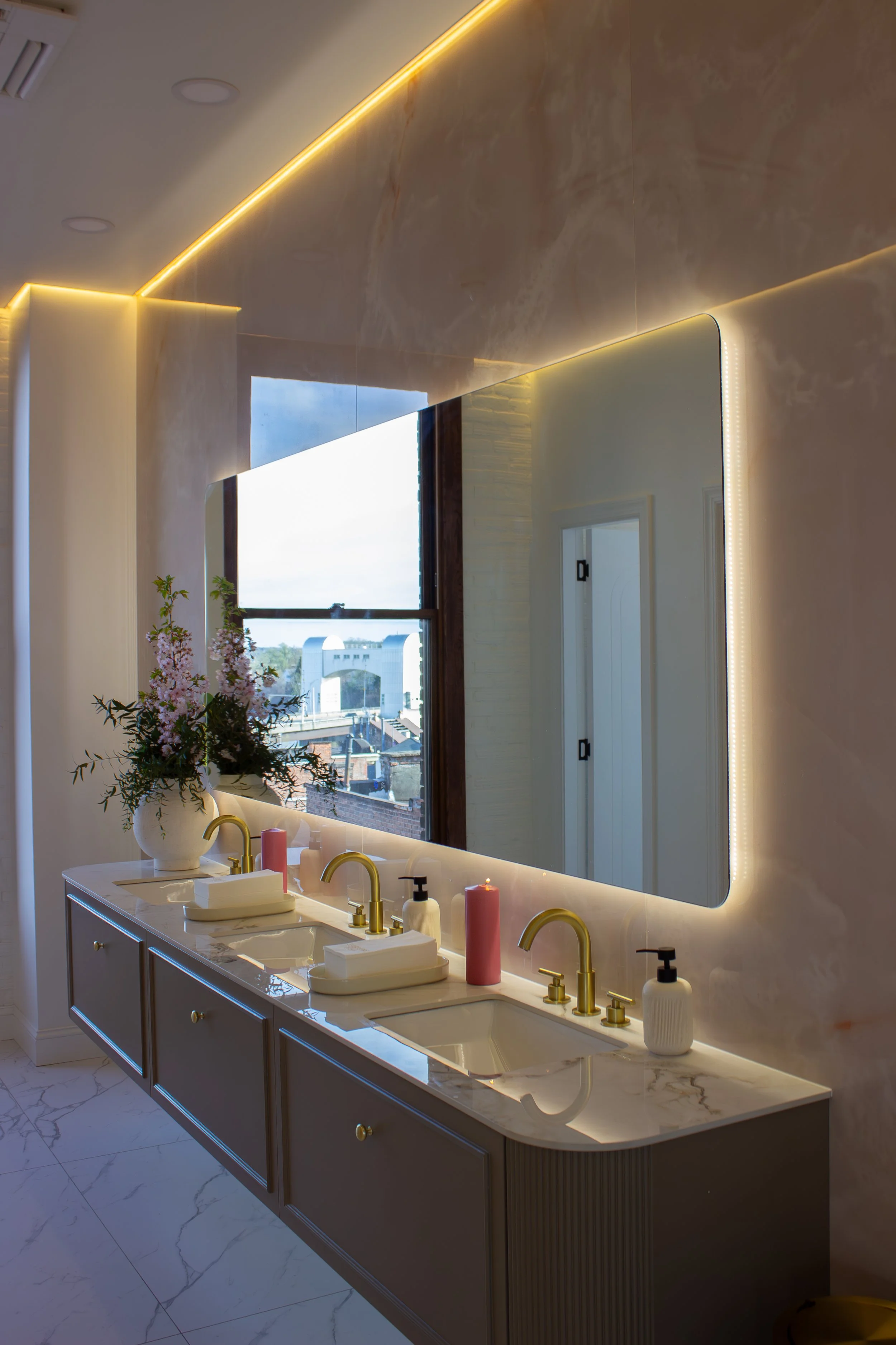 WomensBathroom-@lolascook-2.jpg