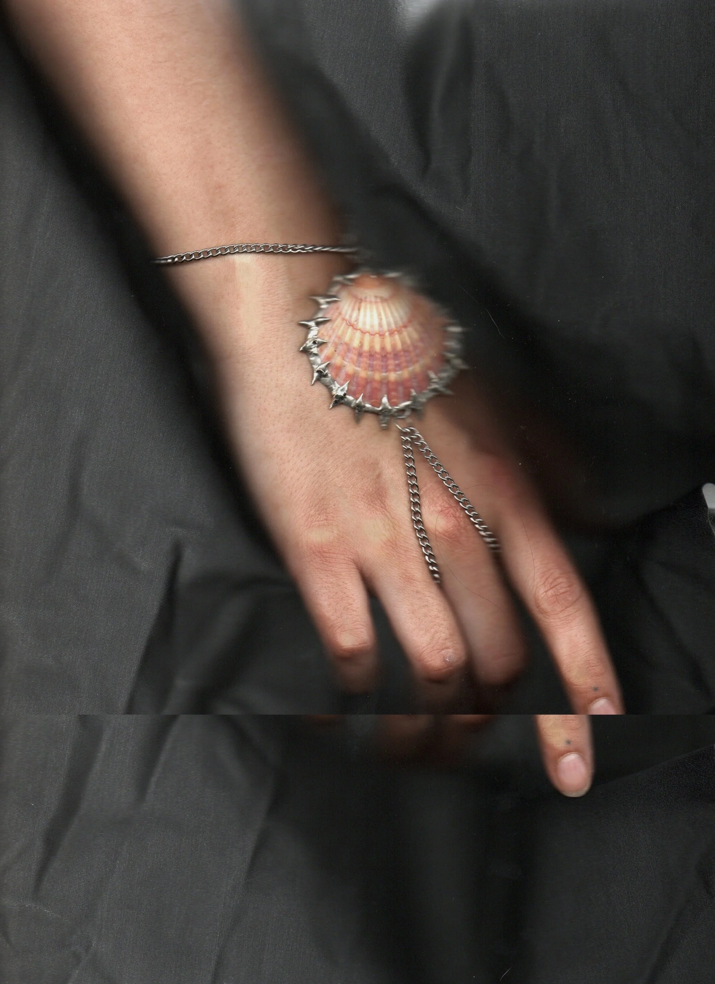 Solder Scalloped | Hand Chain