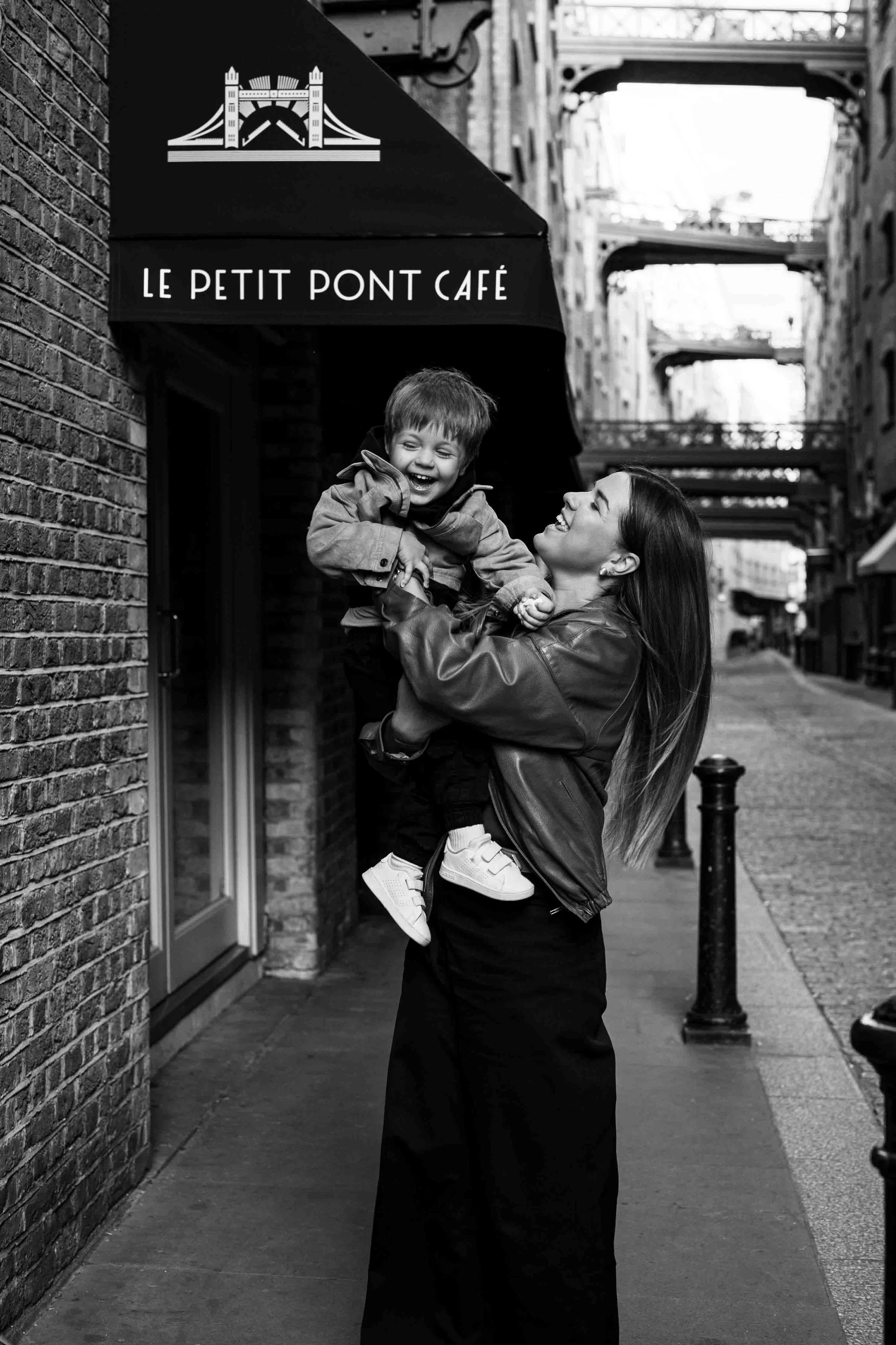 natural light mother and child portraits