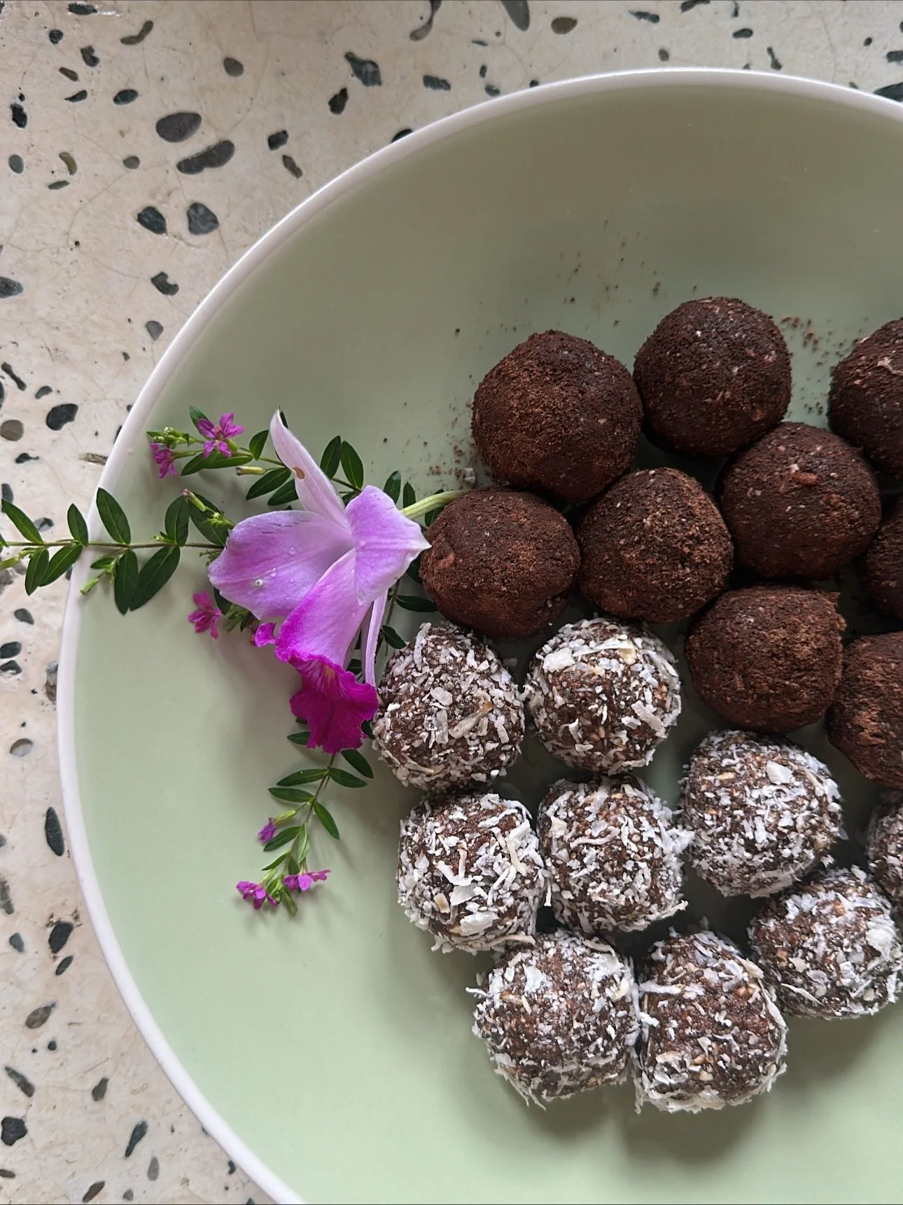 No soy chef 
Soy creativa

A veces hay que llegar a donde nos sentimos en casa
Y eso puede tomar tiempo
Pero igual hay que continuar caminado

Para m&iacute;, parte de mi camino ha sido darme un lugar en la cocina, m&aacute;s all&aacute; de que nunca